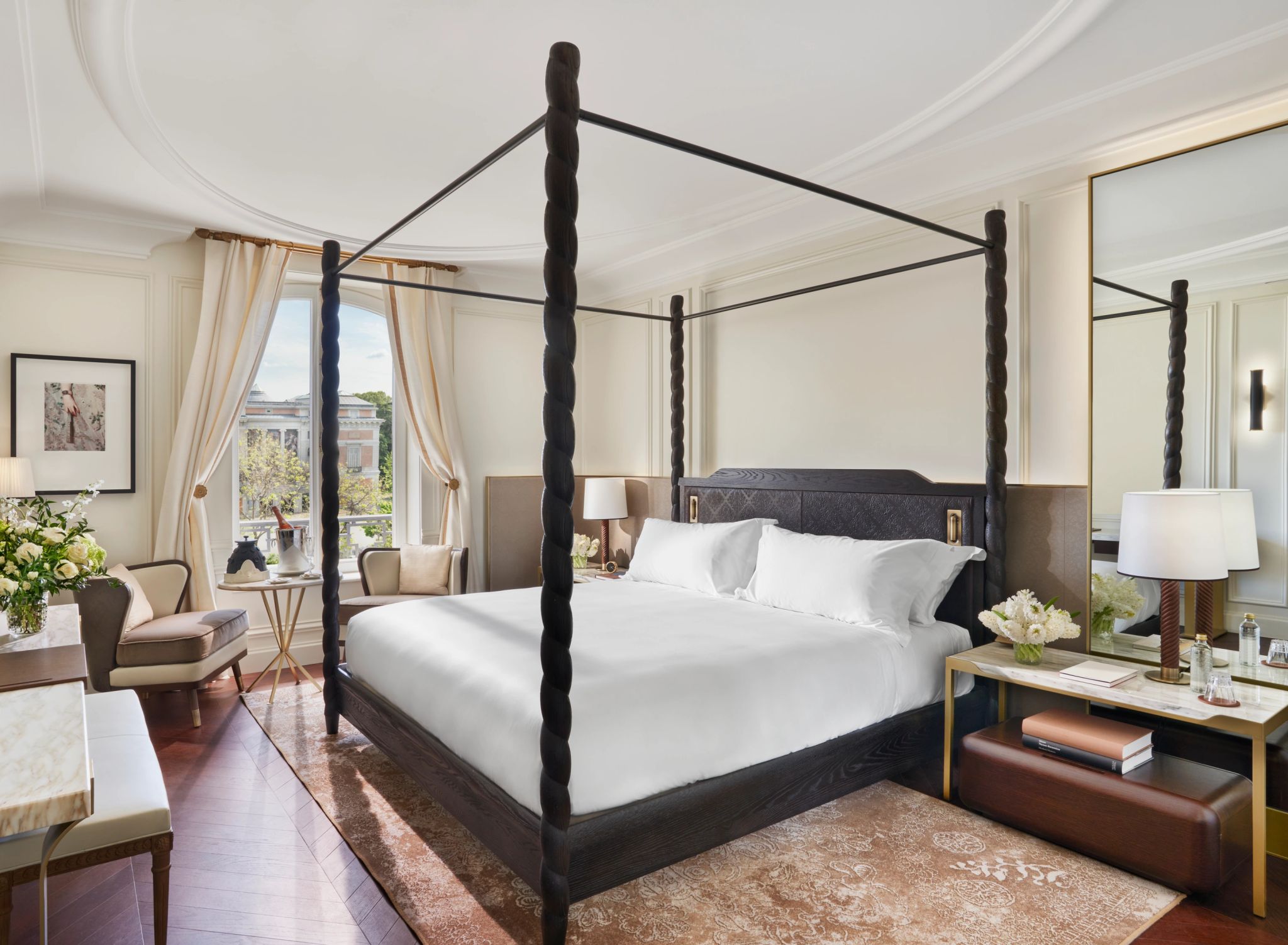 Grand Suite cama de dossel - suite de luxo - suite vista madrid