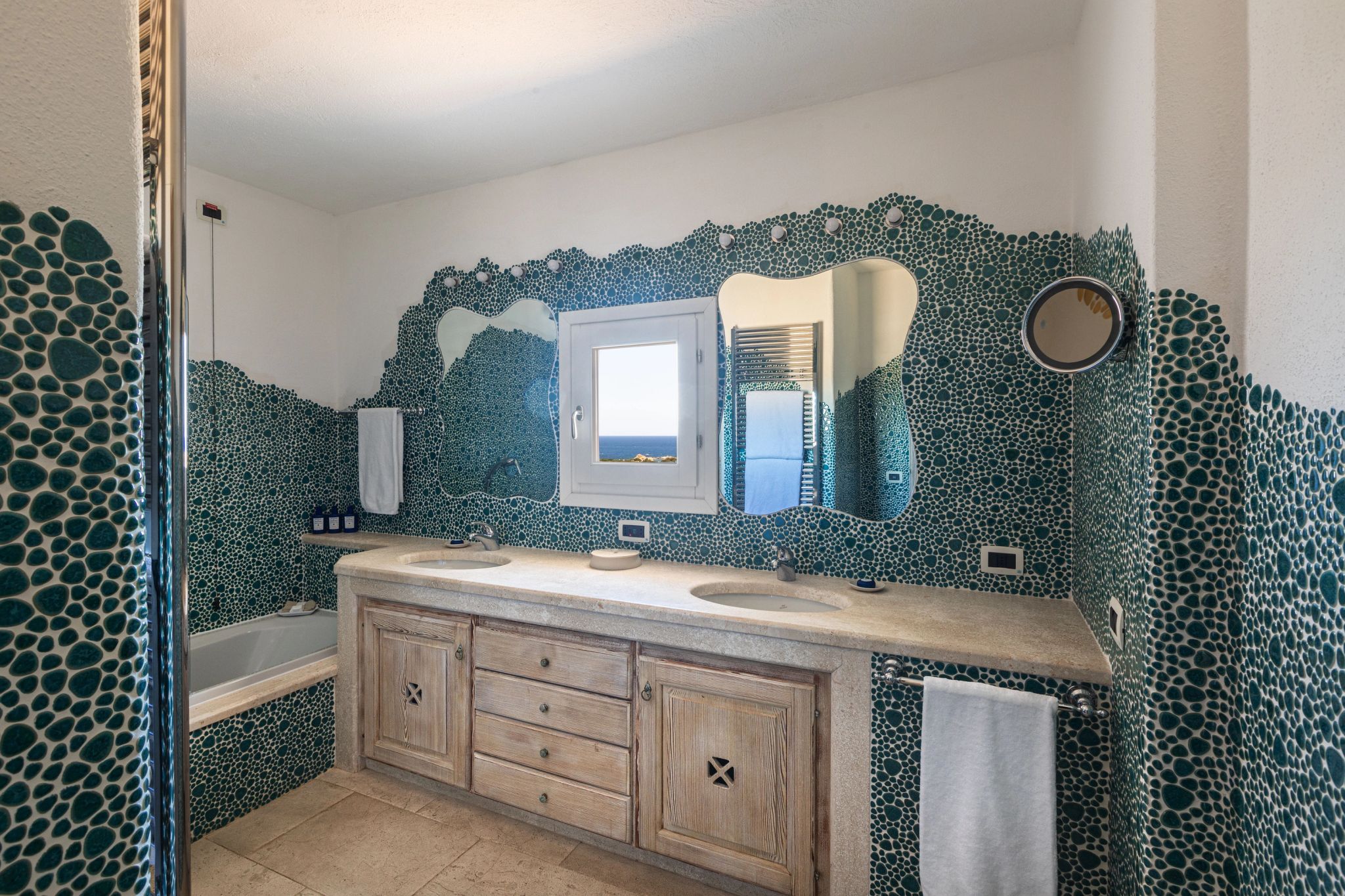 banheiro hotel romazzino – banheiro de luxo – banheiro suite