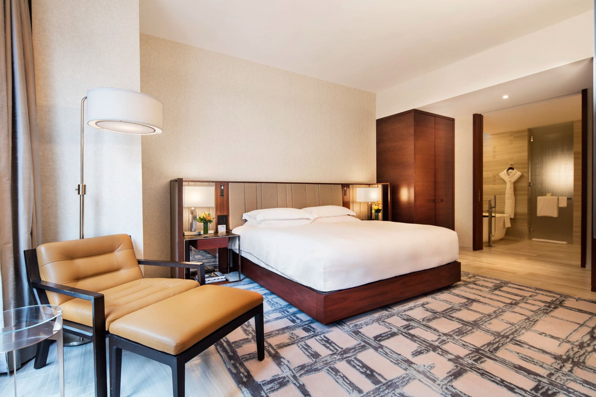 suite espaçosa - residential suite - suite com sala - suite de luxo - hotel em nyc