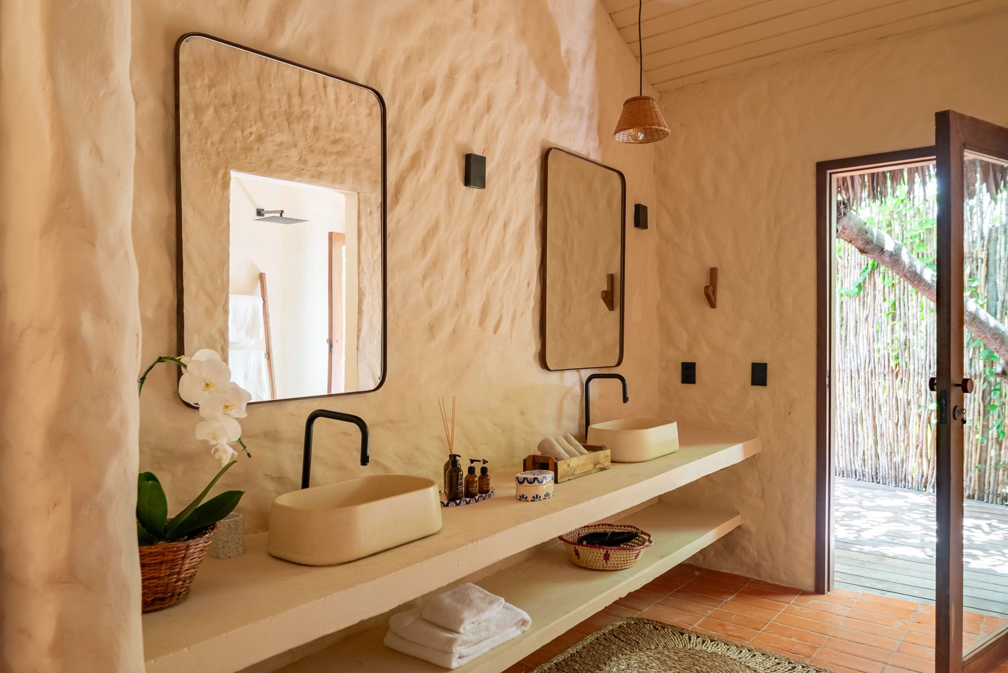 Bangalô 1 pia dupla - banheiro ao ar livre - bangalo moderno