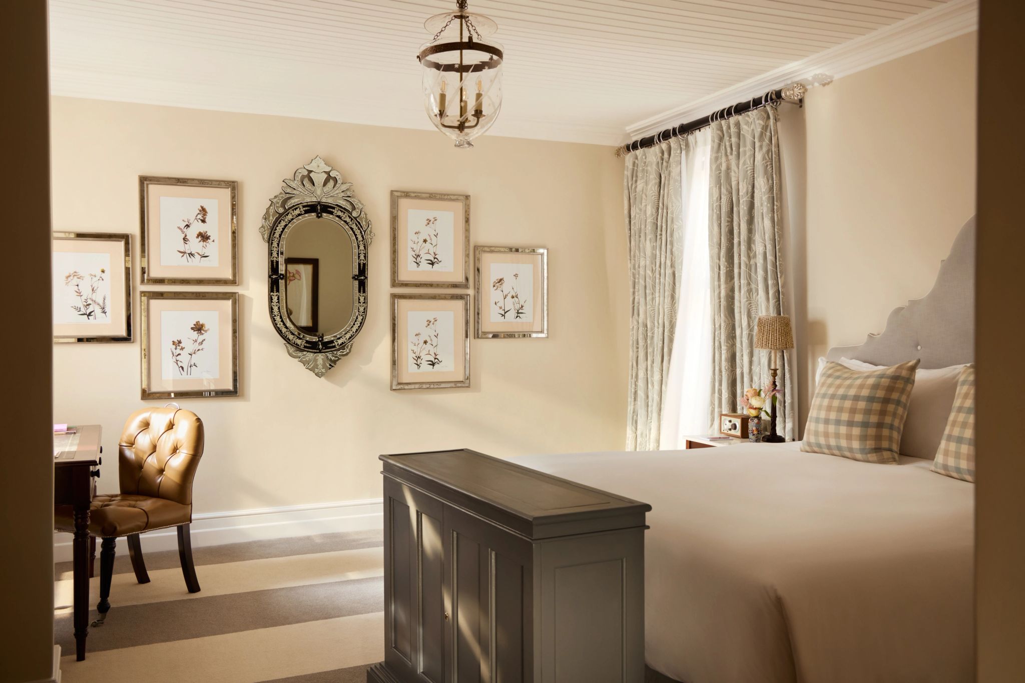 Honeysuckle Suite suite ampla - cama de casal - moveis nobres – quadros