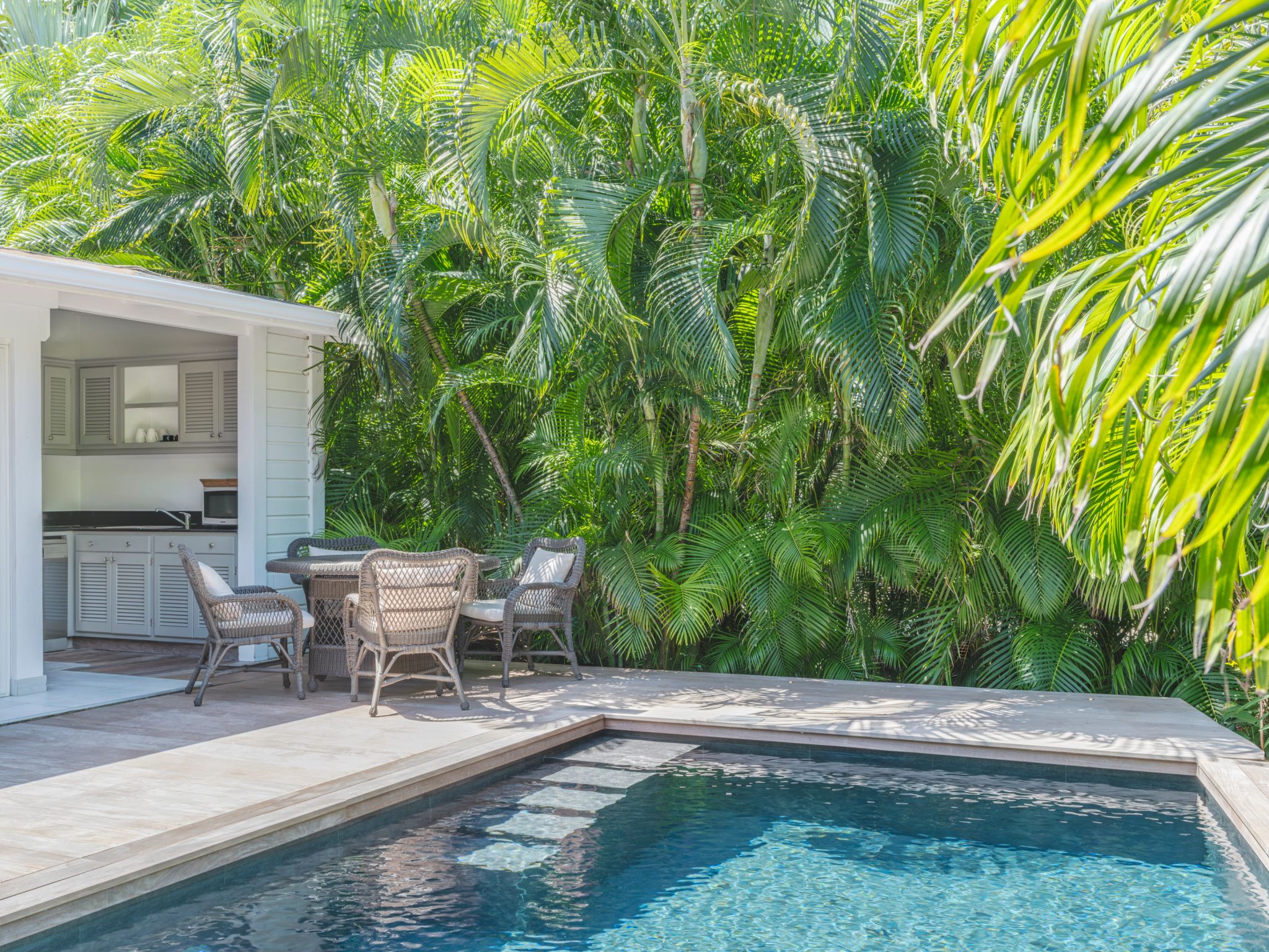 Garden Suite iscina privativa – piscina ao ar livre - terraço mobiliado - suite com terraço