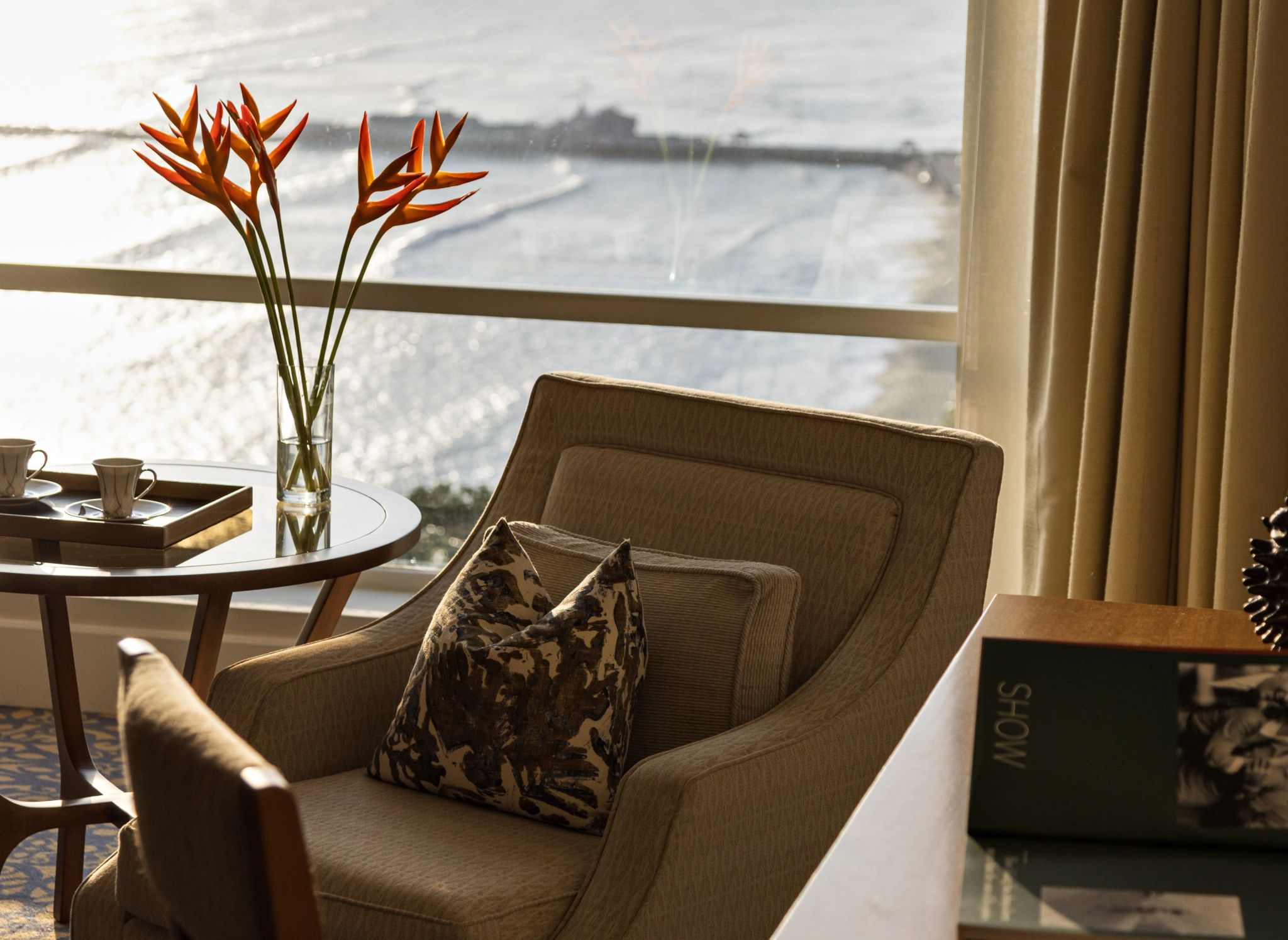 Ocean View Deluxe Junior Suite suite vista mar - sala de estar - poltrona confortavel