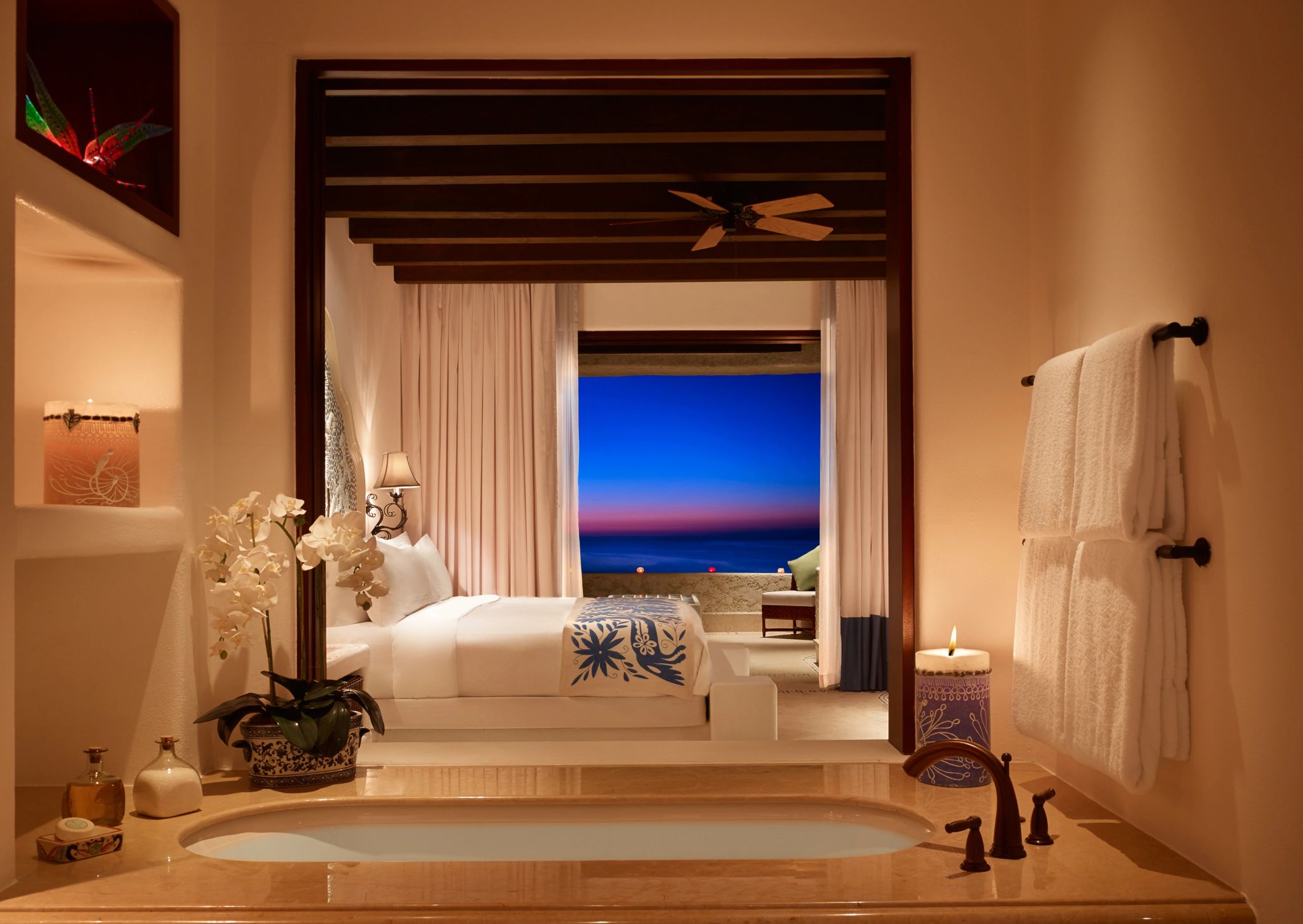 Three Bedroom Transpeninsular Signature Residence suite com banheira – banheira de marmore – suite vista mar