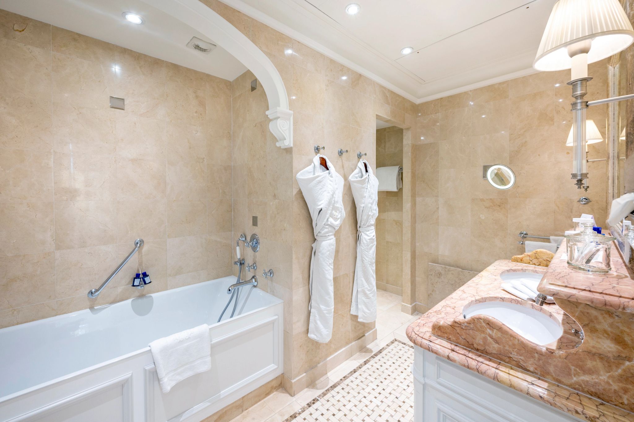 banho de banheira – banheira de imersao - banho relaxante – banheiro amplo - banho premium