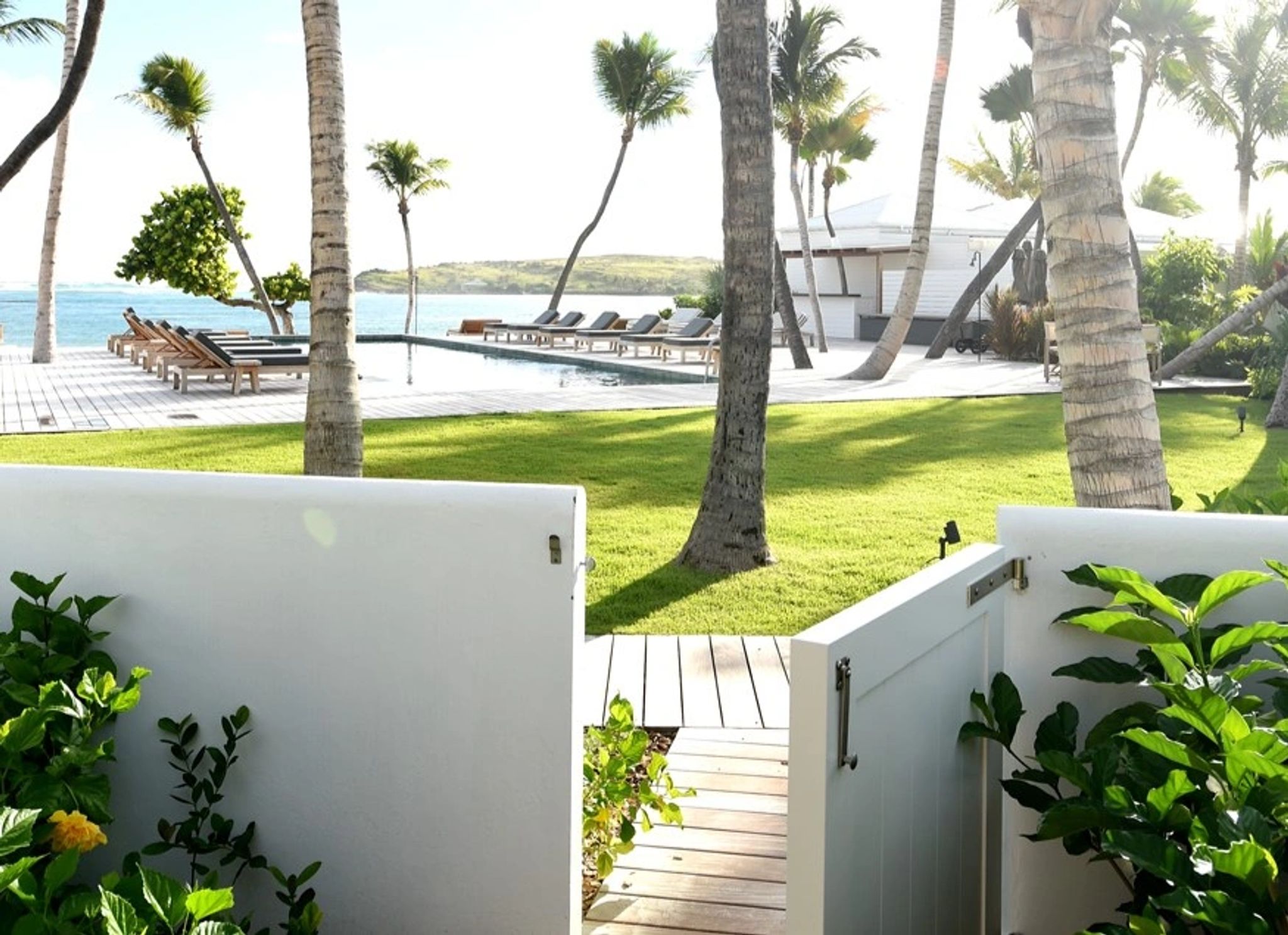 Bungalow Piscine pisicna vista mar – piscina de luxo – paisagem natural - jardim privativo