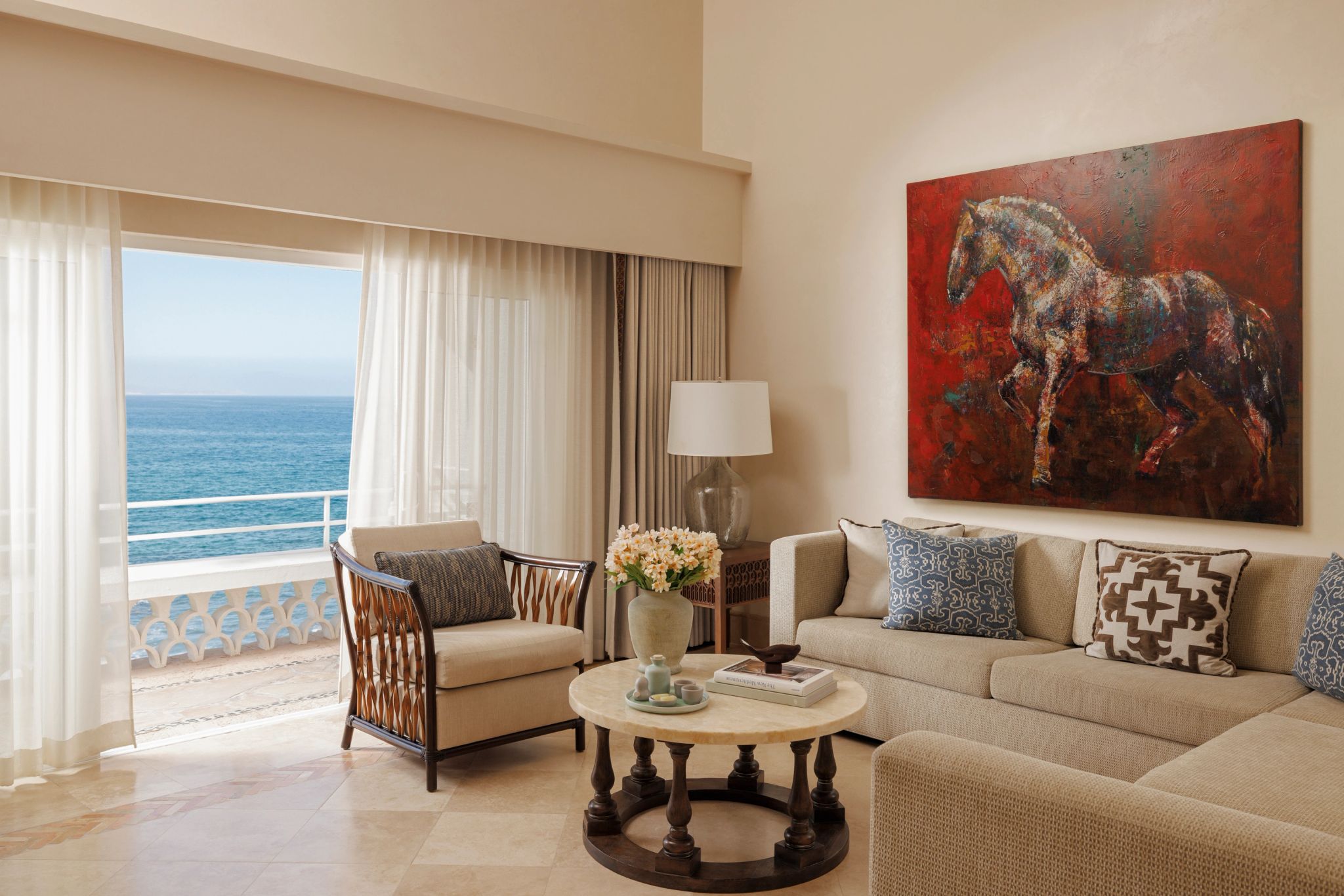 sala de estar ampla - decoracao litoral - vista oceano