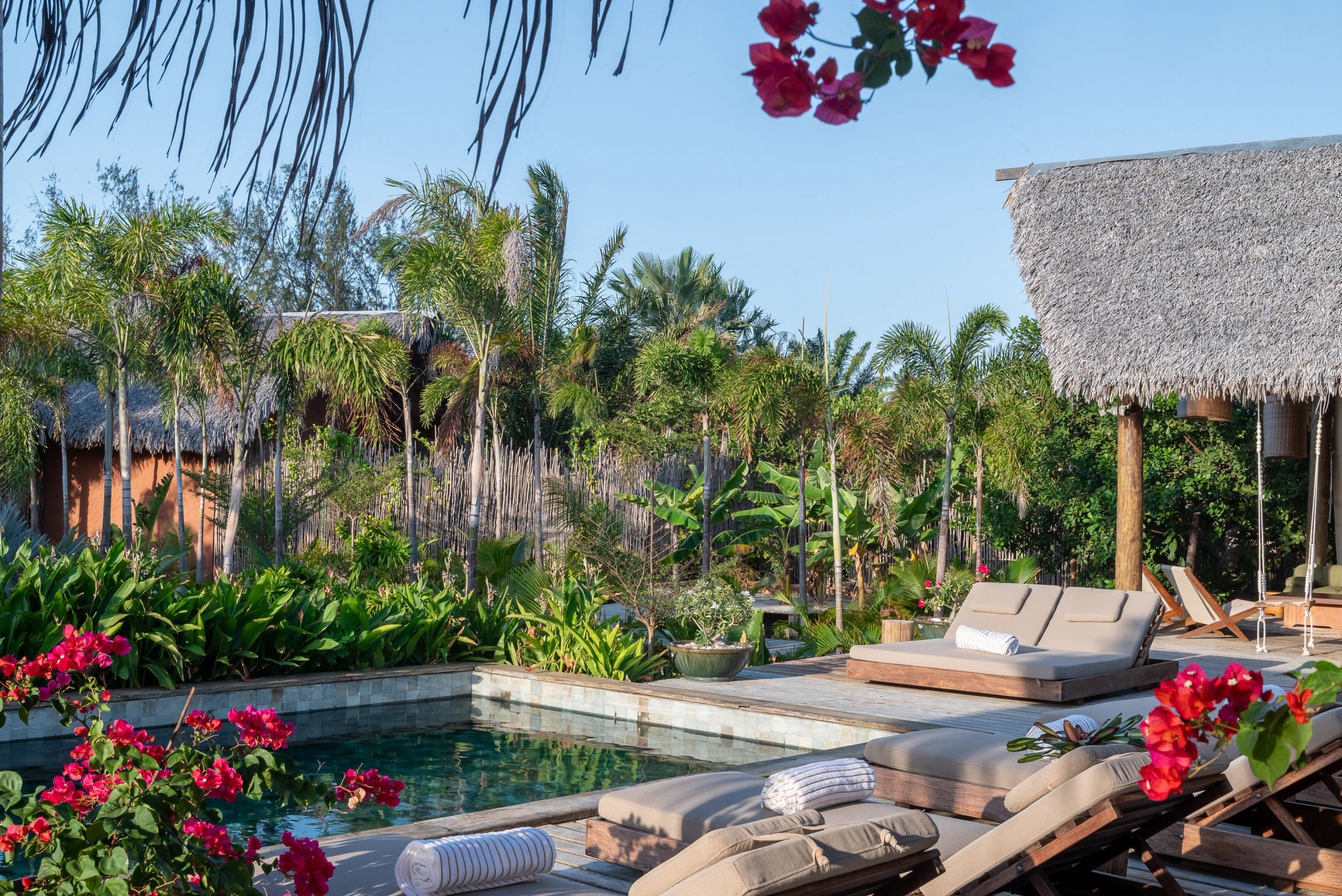 hotel com piscina - piscina ao ar livre - terraço com piscina