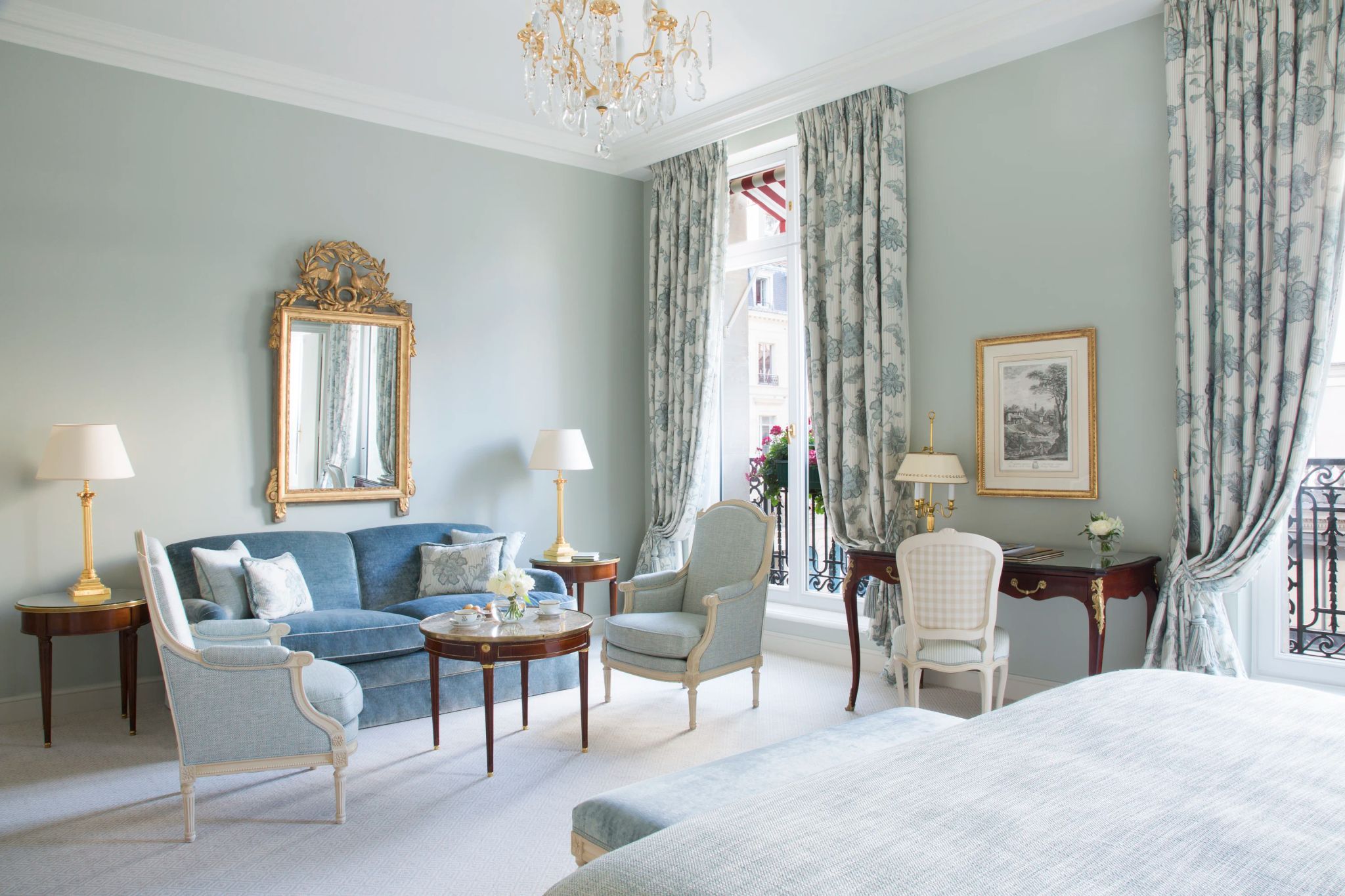 Junior Suite quarto vintage - moveis de epoca - moldura dourada - suite de luxo