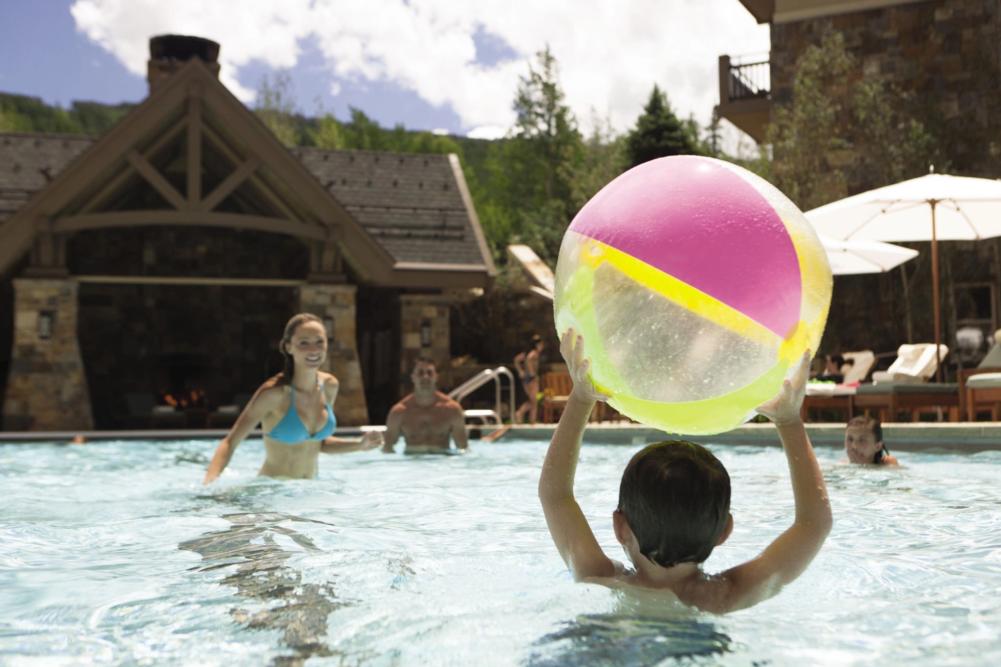 atividades para crianças - piscina externa – hotel para familia - lazer infantil