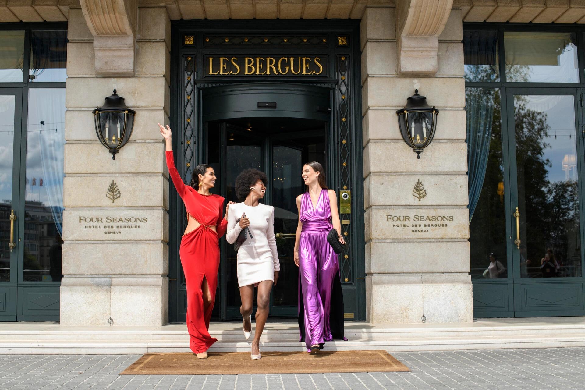 viagem com amigos - entrada do hotel - les bergues - four seasons geneva - hotel historico