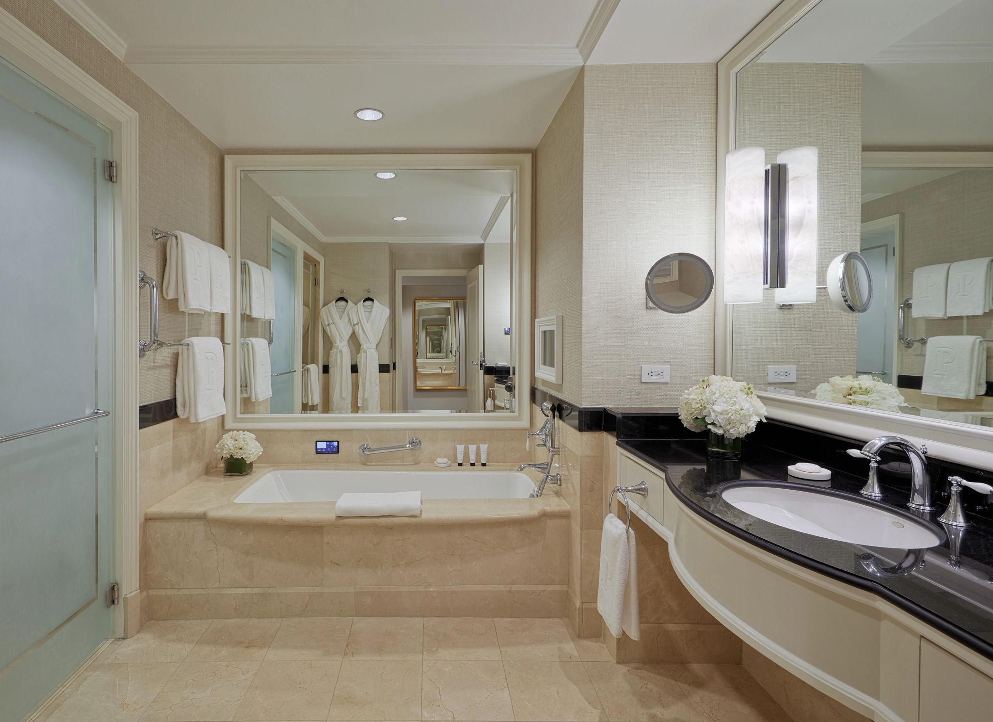 Superior banheiro de luxo – banheira de imersao – banheiro moderno