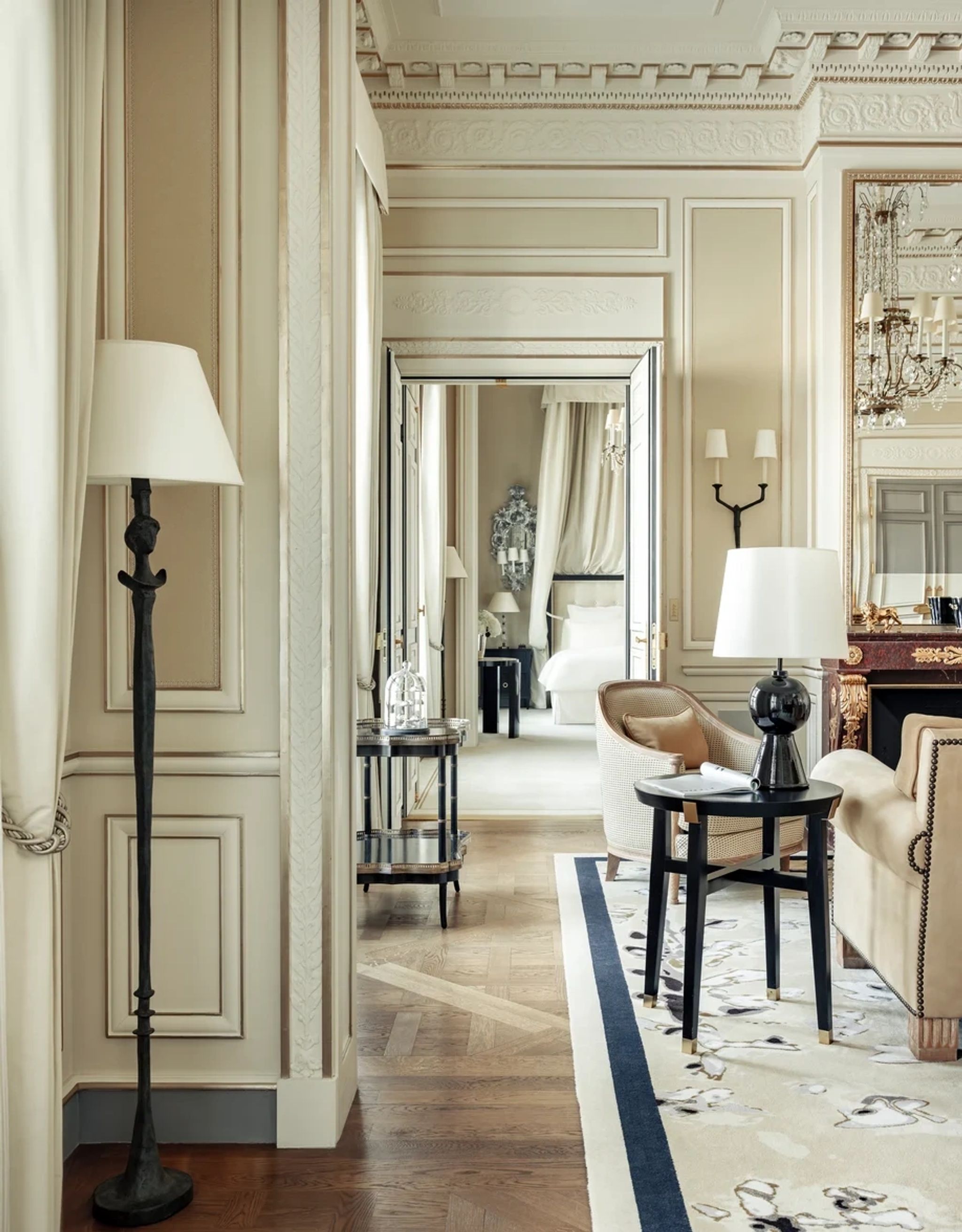 Suite Coco Chanel Suite Coco Chanel - decoracao tematica - quarto luxo paris