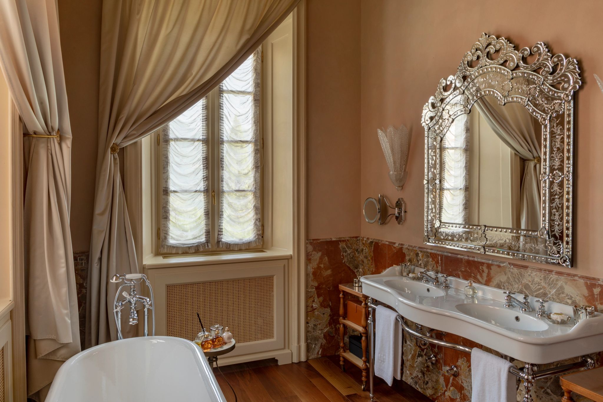 Suite Agnese in the Villa banheiro chique – banheiro de luxo – banheiro com banheira