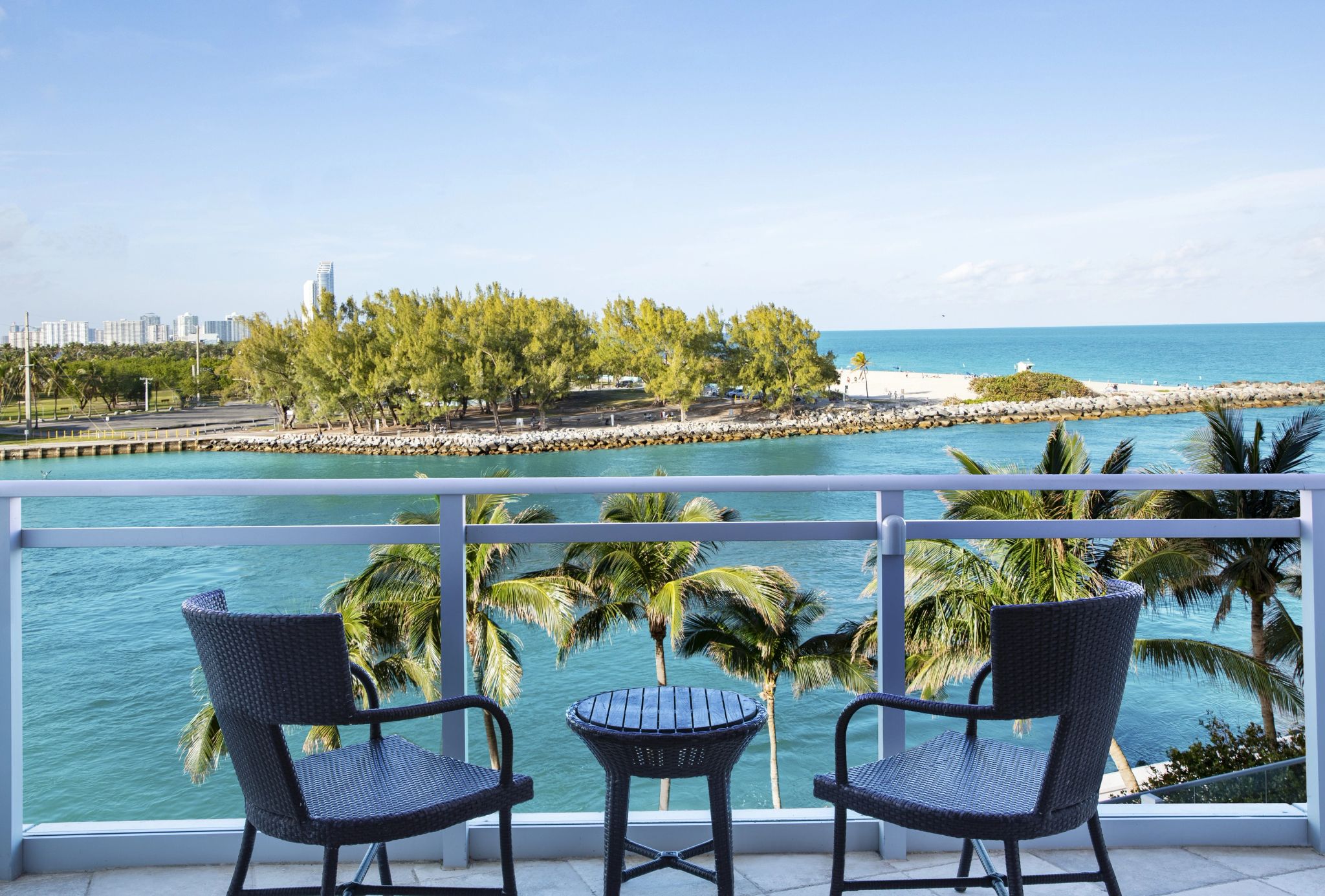 Coastline View Queen quarto vista mar - terraço privativo - varanda mobiliada