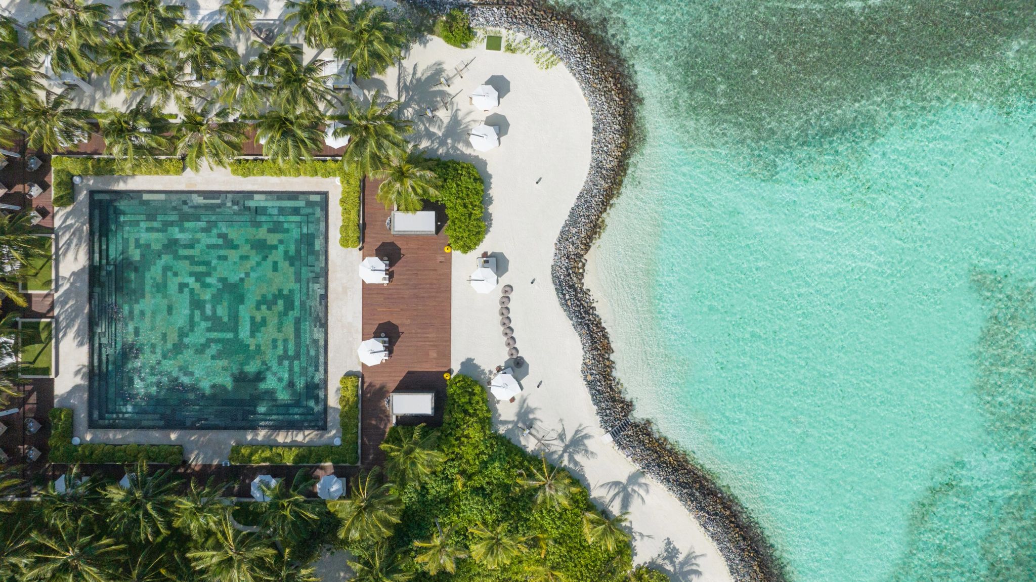 Piscina do hotel area de lazer – piscina externa – piscina de luxo