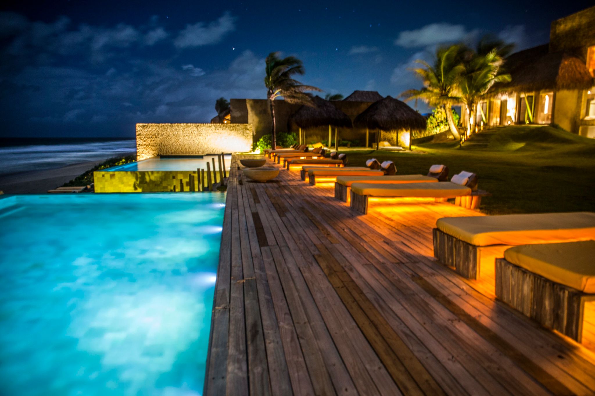 piscina de borda infinita - hotel de luxo