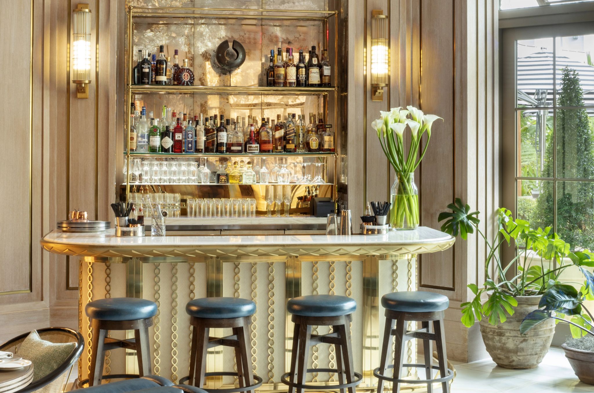 bar moderno – drinks gourmet – bar de luxo - vitrine de bebidas - bebidas premium