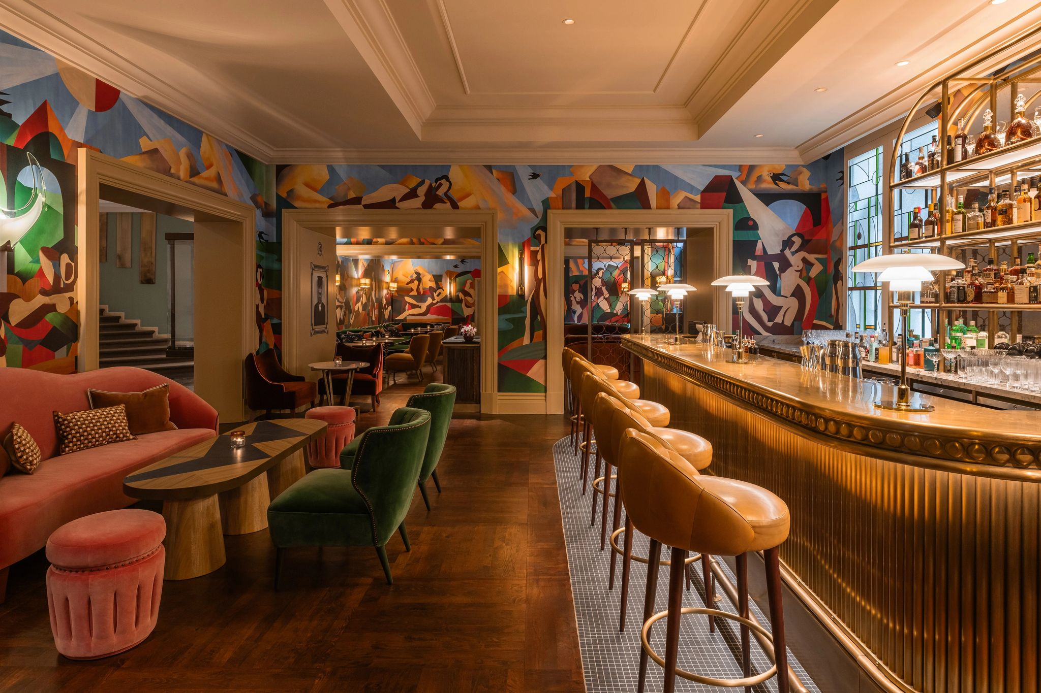 bar descolado - bar de luxo - bar de hotel - arte surrealista - obras de arte