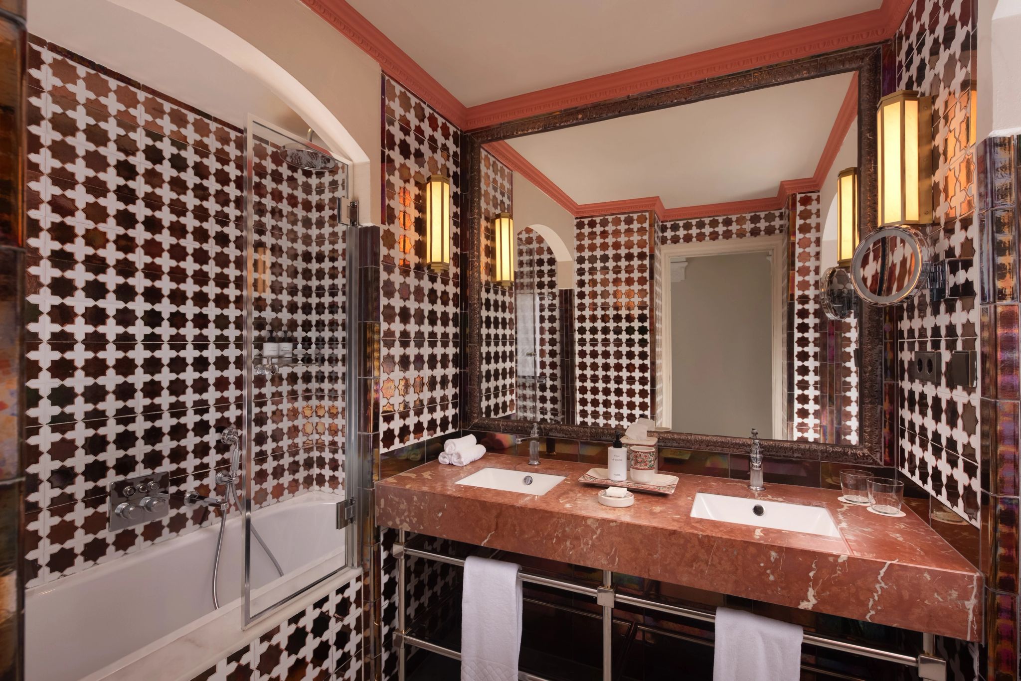 Grand Deluxe Twin banheiro de luxo - pia dupla - decoracao premium