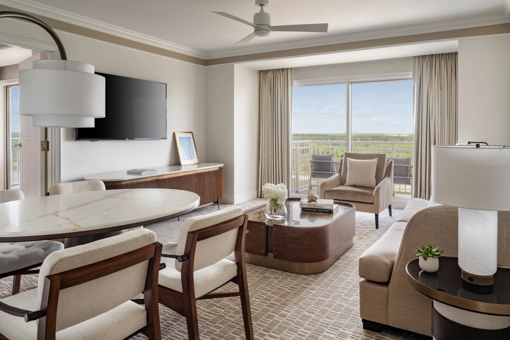 Executive Suite, 1 King, Lakefront View, Pool View suite com sala - suite com varanda - area gourmet