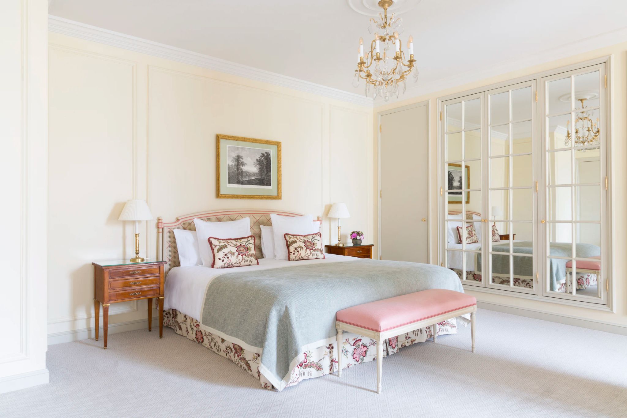 Junior Suite Garden View  suite junior jardim - suites le bristol paris