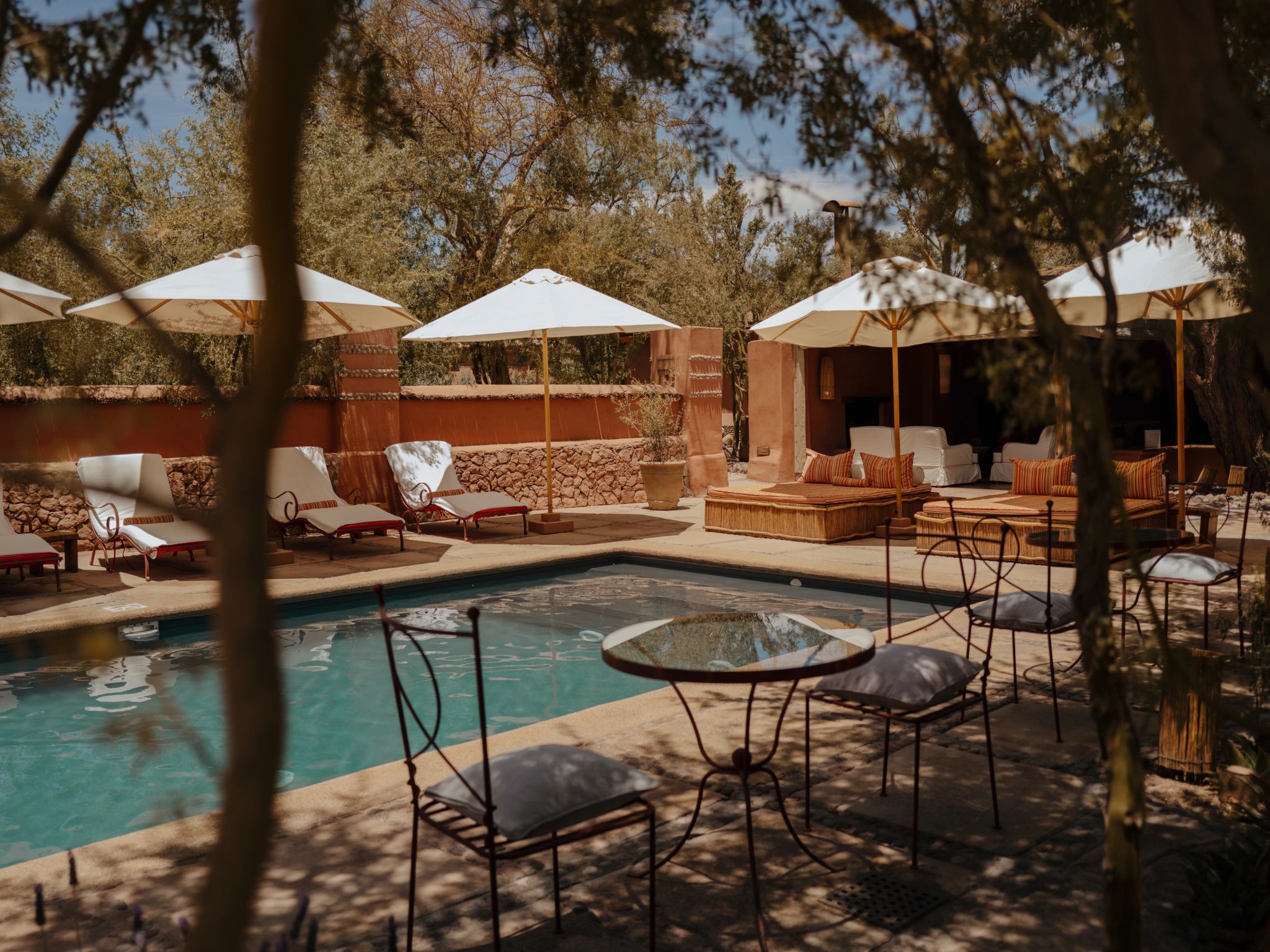 Piscina do hotel piscina ao ar livre - refeiçao ao ar livre - banho de sol