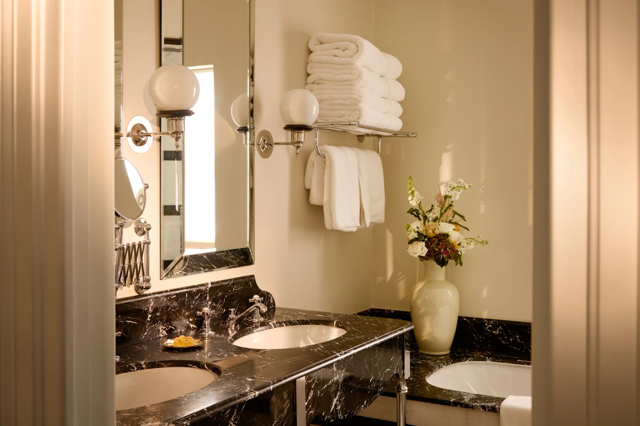 Honeysuckle Suite banheiro da suite – pia dupla – banho premium