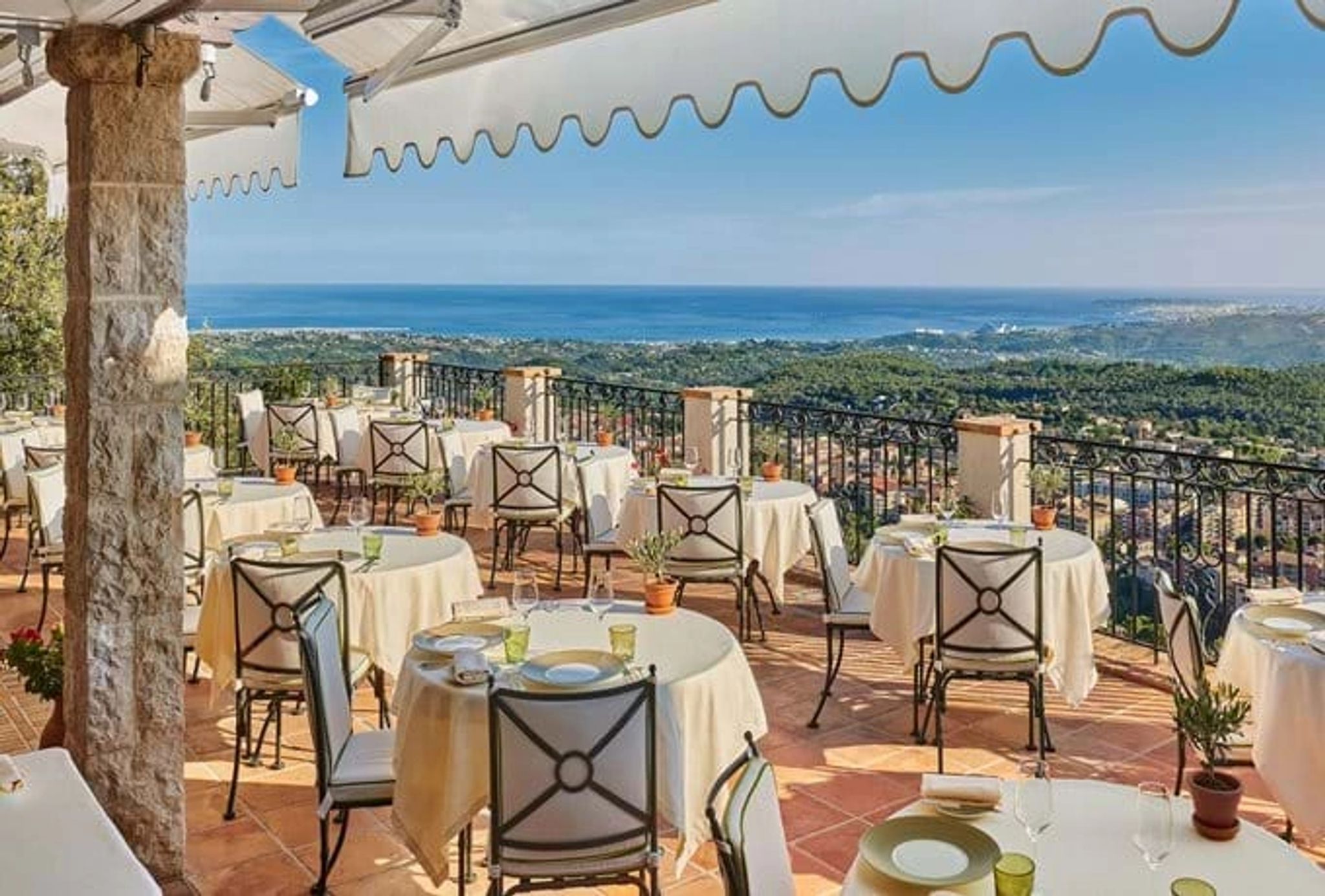 Restaurante Le Saint-Martin terraço vista mar - terraço gourmet - restaurante estrelado