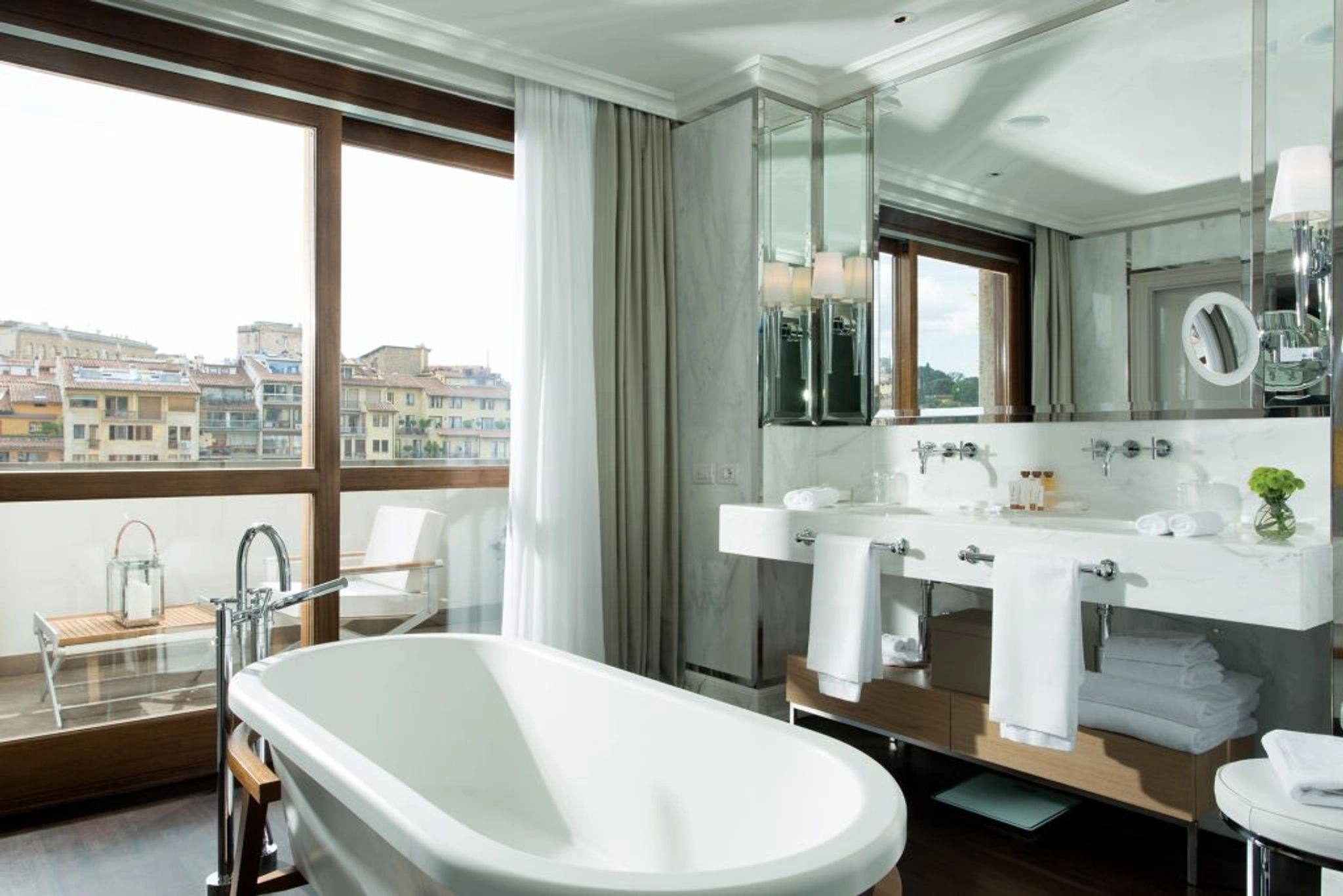 Ponte Vecchio Suite banheiro grande - suite luxo - banheira luxo