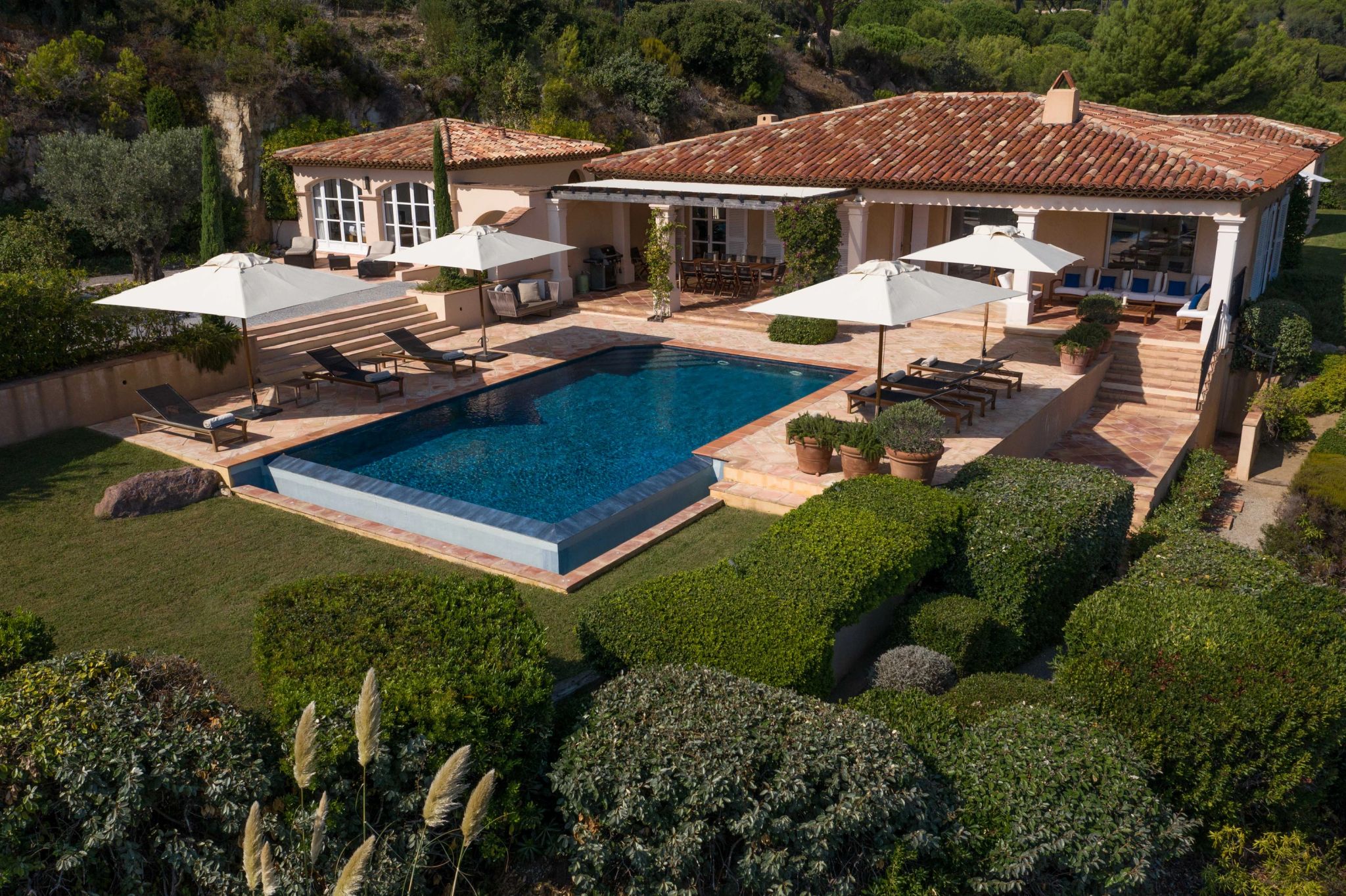 Villa 4 vila de luxo - piscina externa - piscina ao ar livre - atividades de lazer