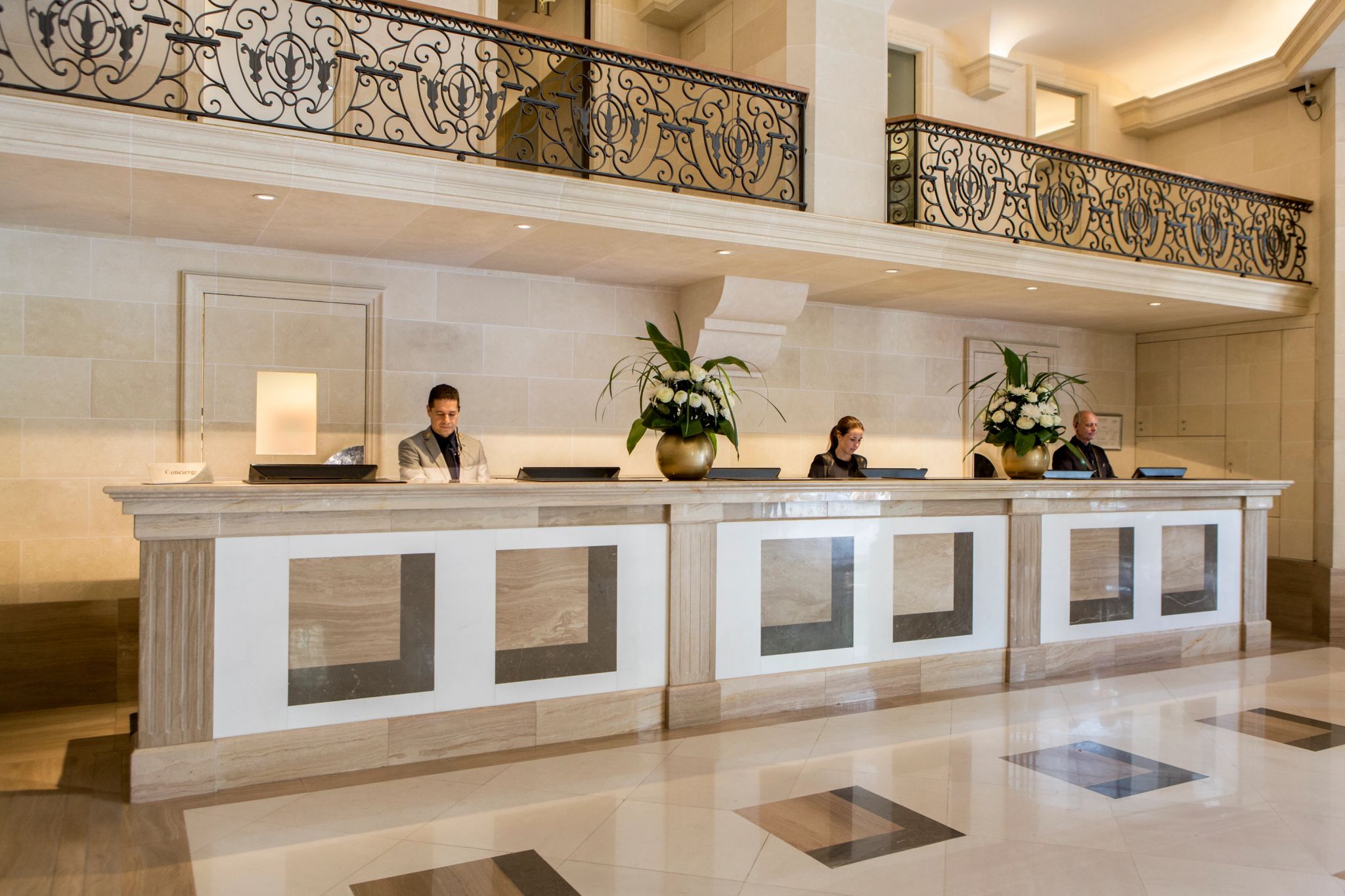recepçao hotel - atendimento concierge - entrada do hotel