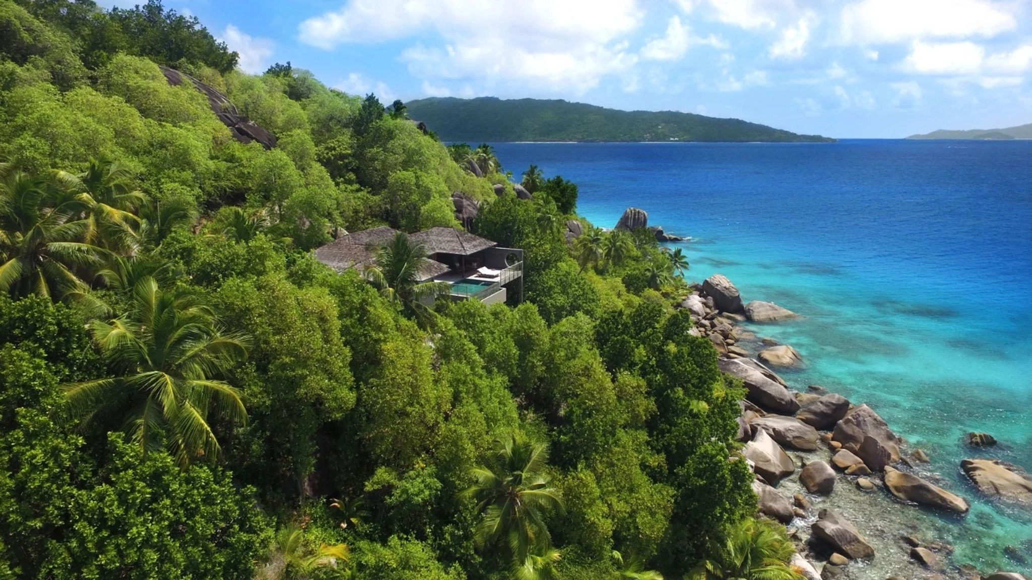 Oceanfront Pool Villa arquitetura sustentavel seychelles - vista aerea resort - hotel ilha privada