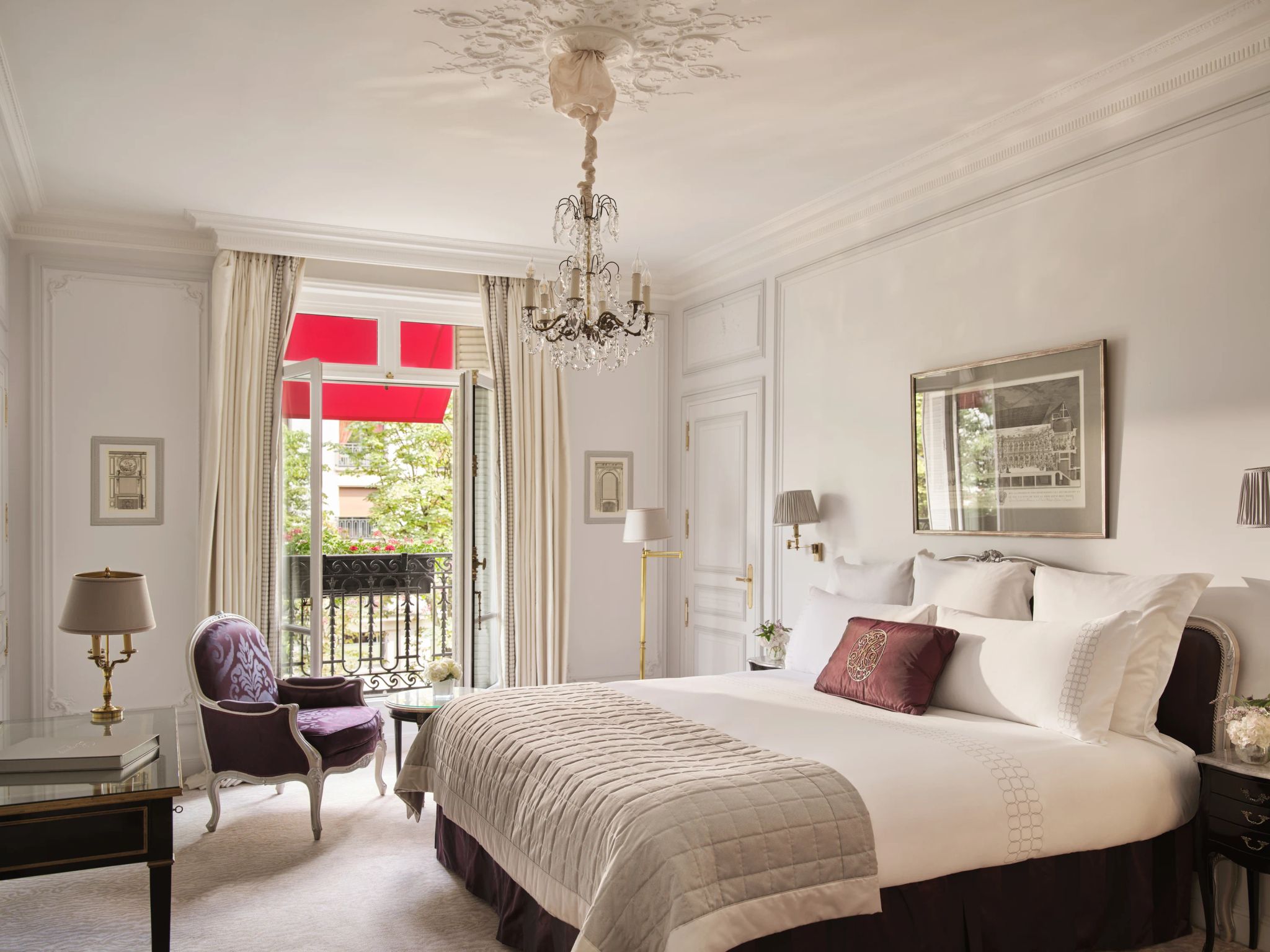 hotel plaza athenee-hotel de luxo em paris-hotel palacio-dorchester collection