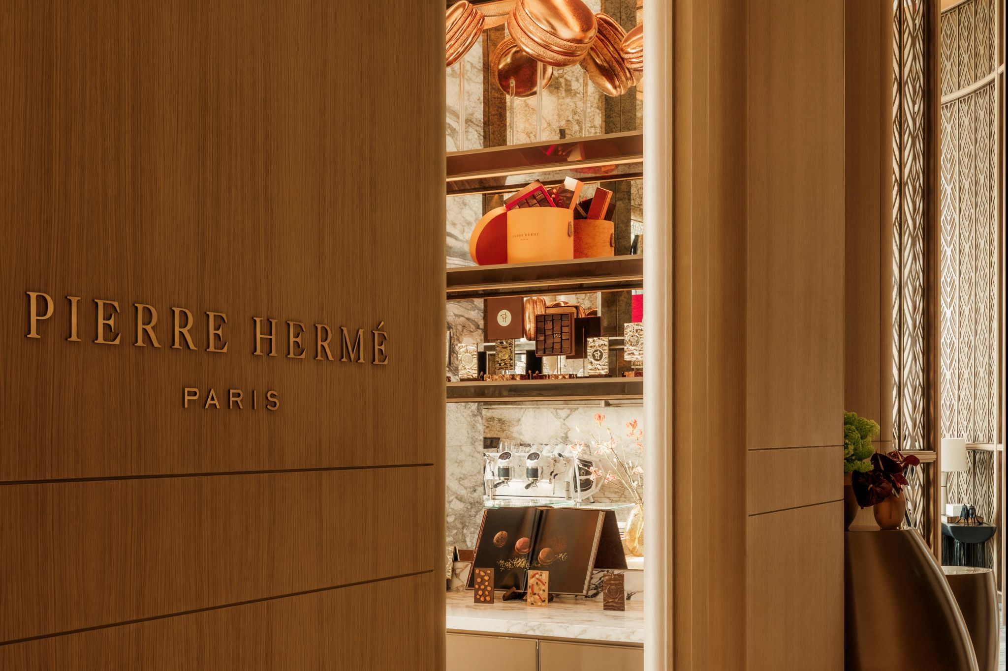 patisserie exclusiva dubai - pierre herme resort jumeirah - sobremesas de luxo
