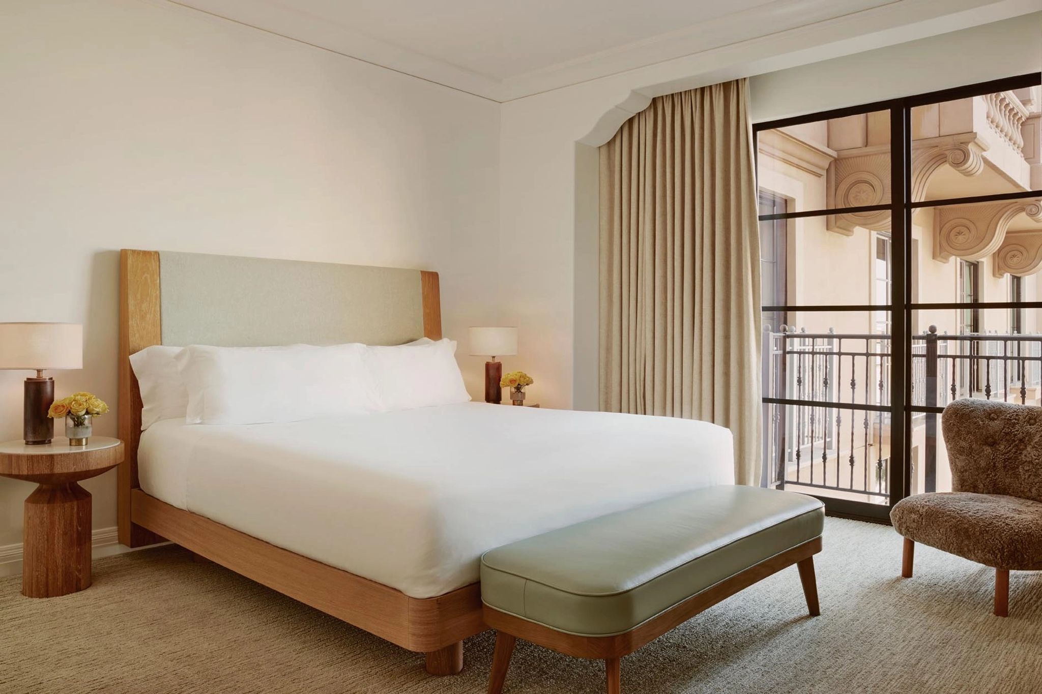 Superior King decoraçao clean – cama de casal – quarto com varanda