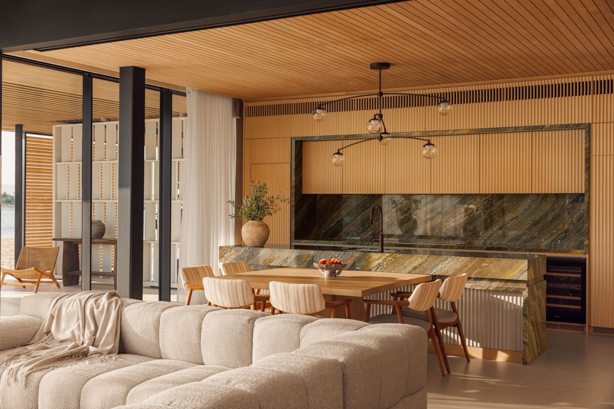 Two Bedroom Suite sala de jantar – sala de estar – mesa de jantar