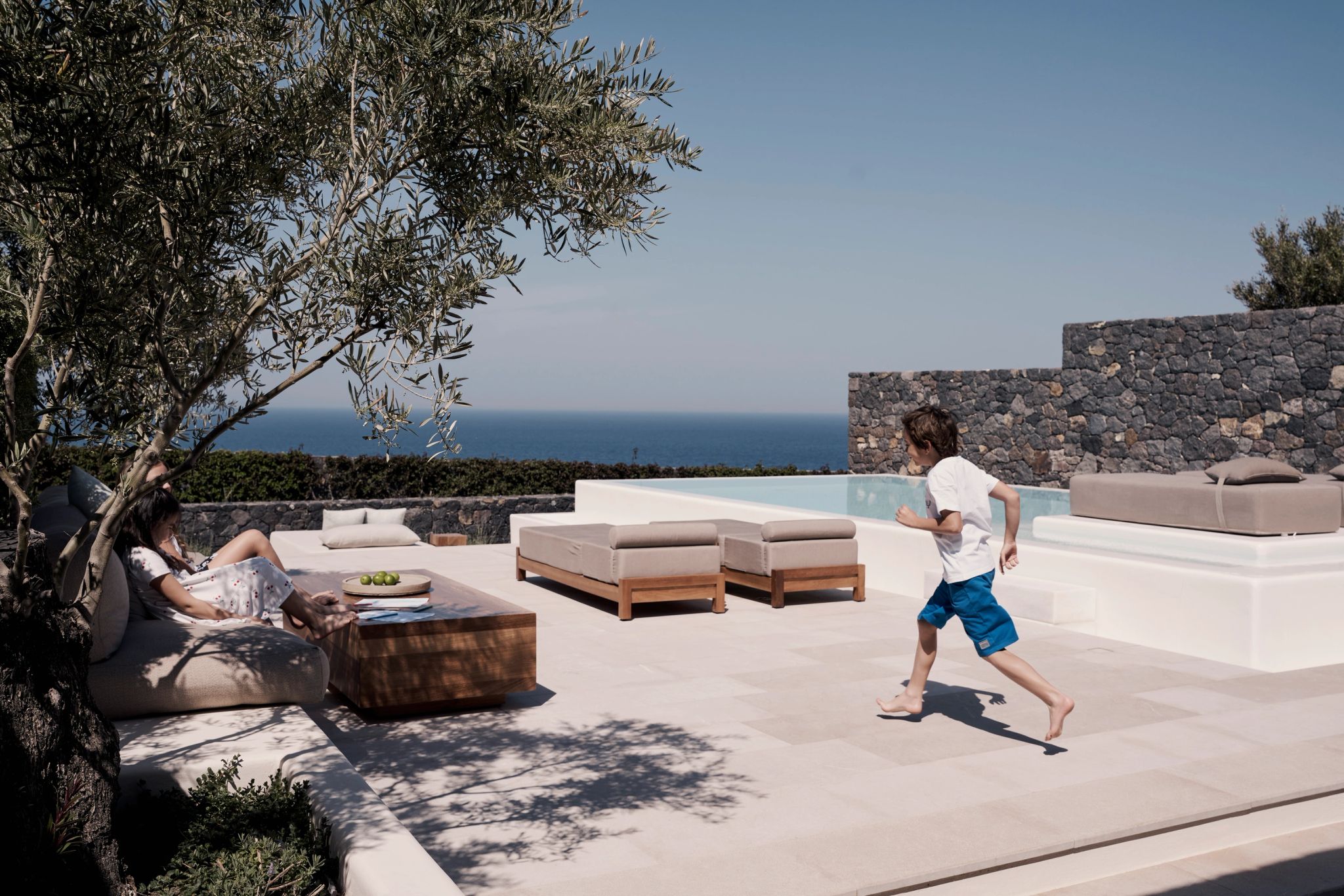 Canaves Epitome area de piscina canaves epitome-lazer externo luxo-design minimalista santorini