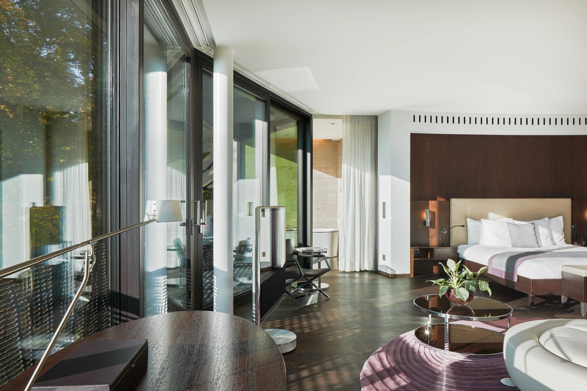 suite com vista – suite moderna – janela panoramica - cama king - suite espaçosa