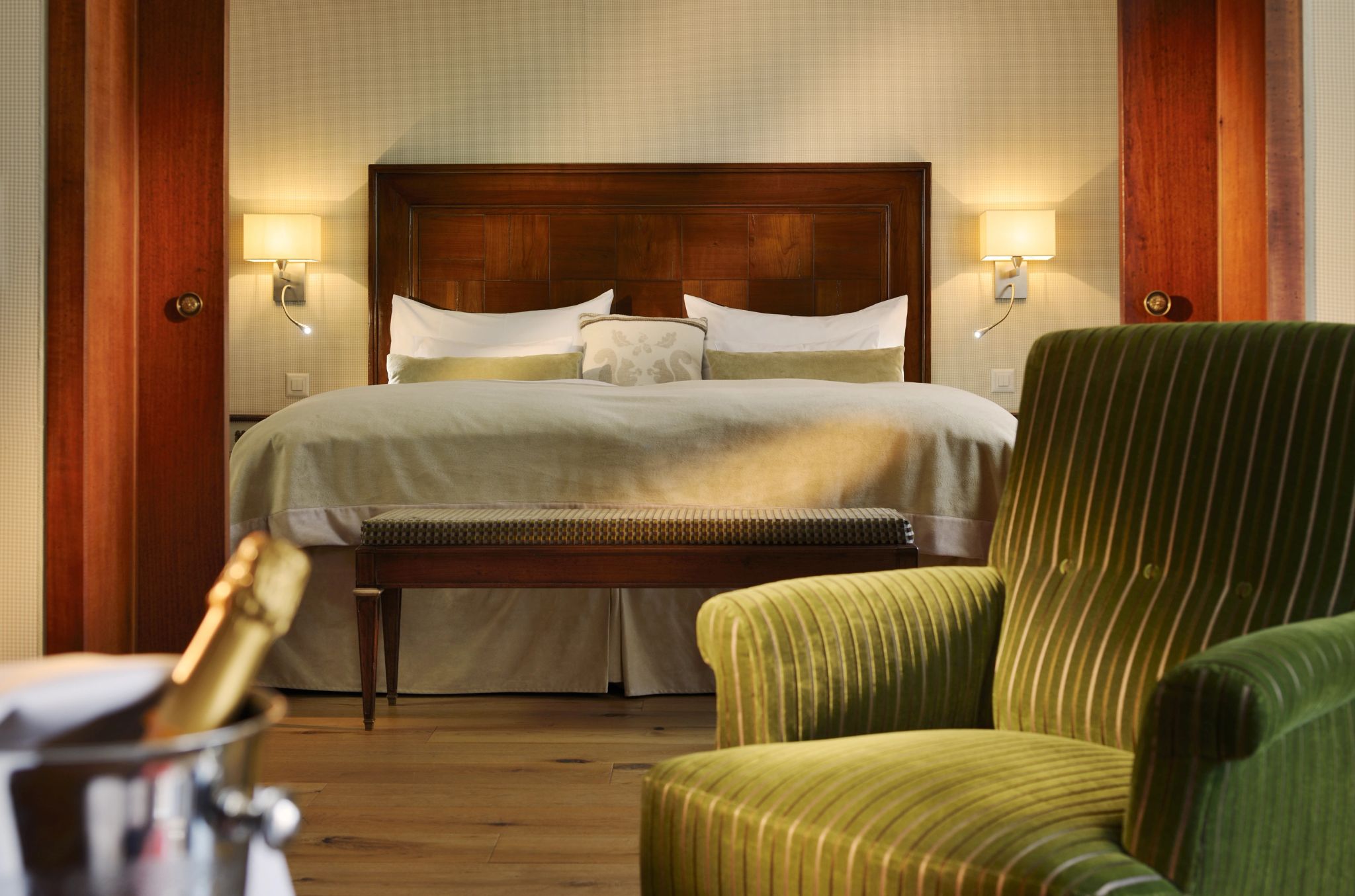 Alpine Suite Matterhorn   cama king – design de luxo – arquitetura classica