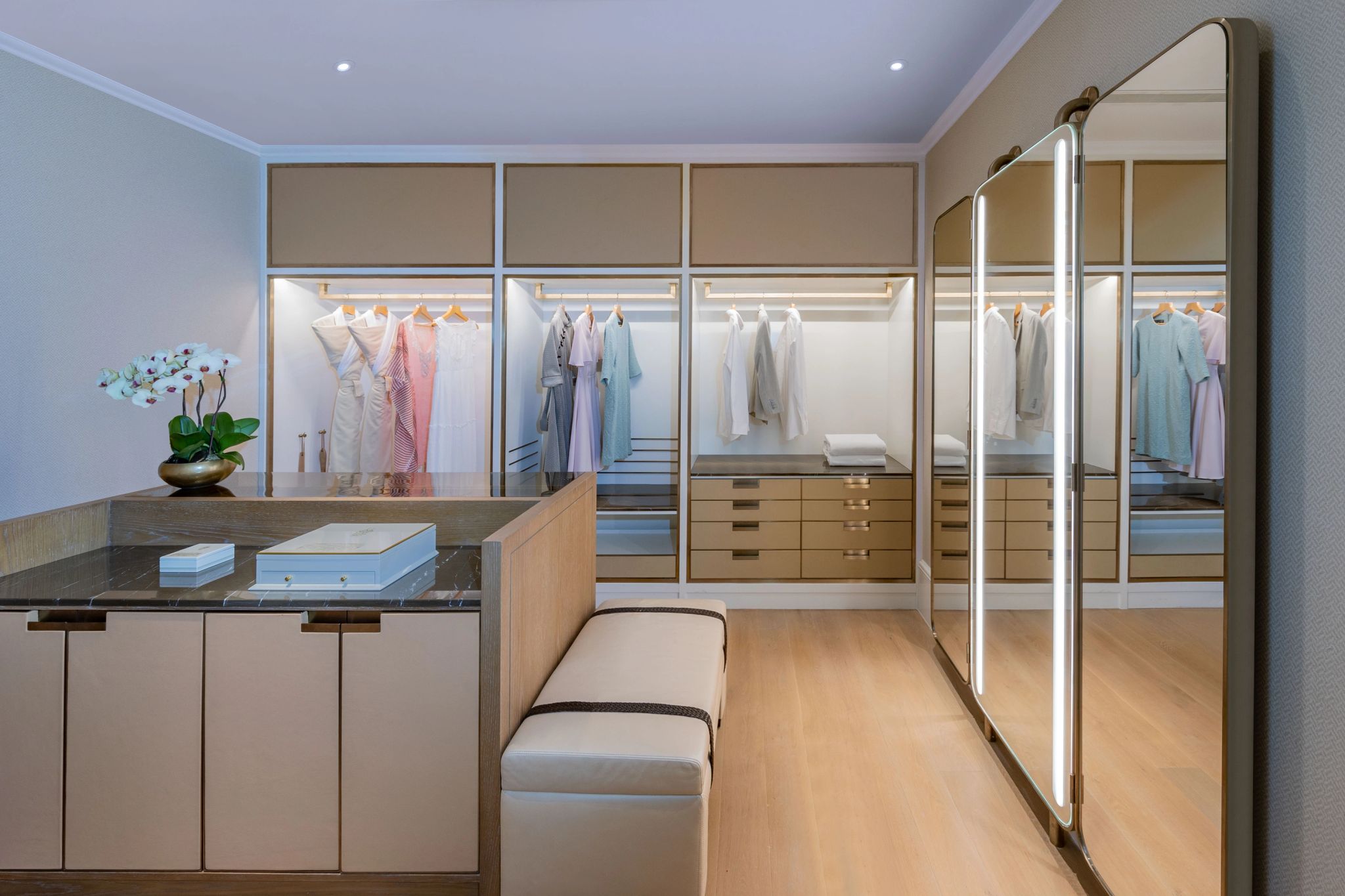 Beachfront Suite closet moderno - closet espaçoso - dressing area