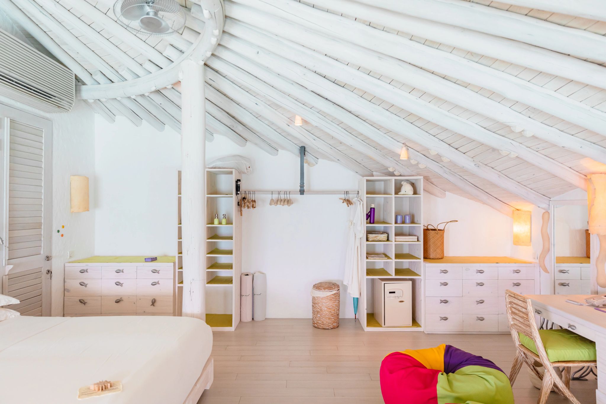 Five Bedroom Water Retreat Slide quarto para crianças - design moderno - quarto infantil