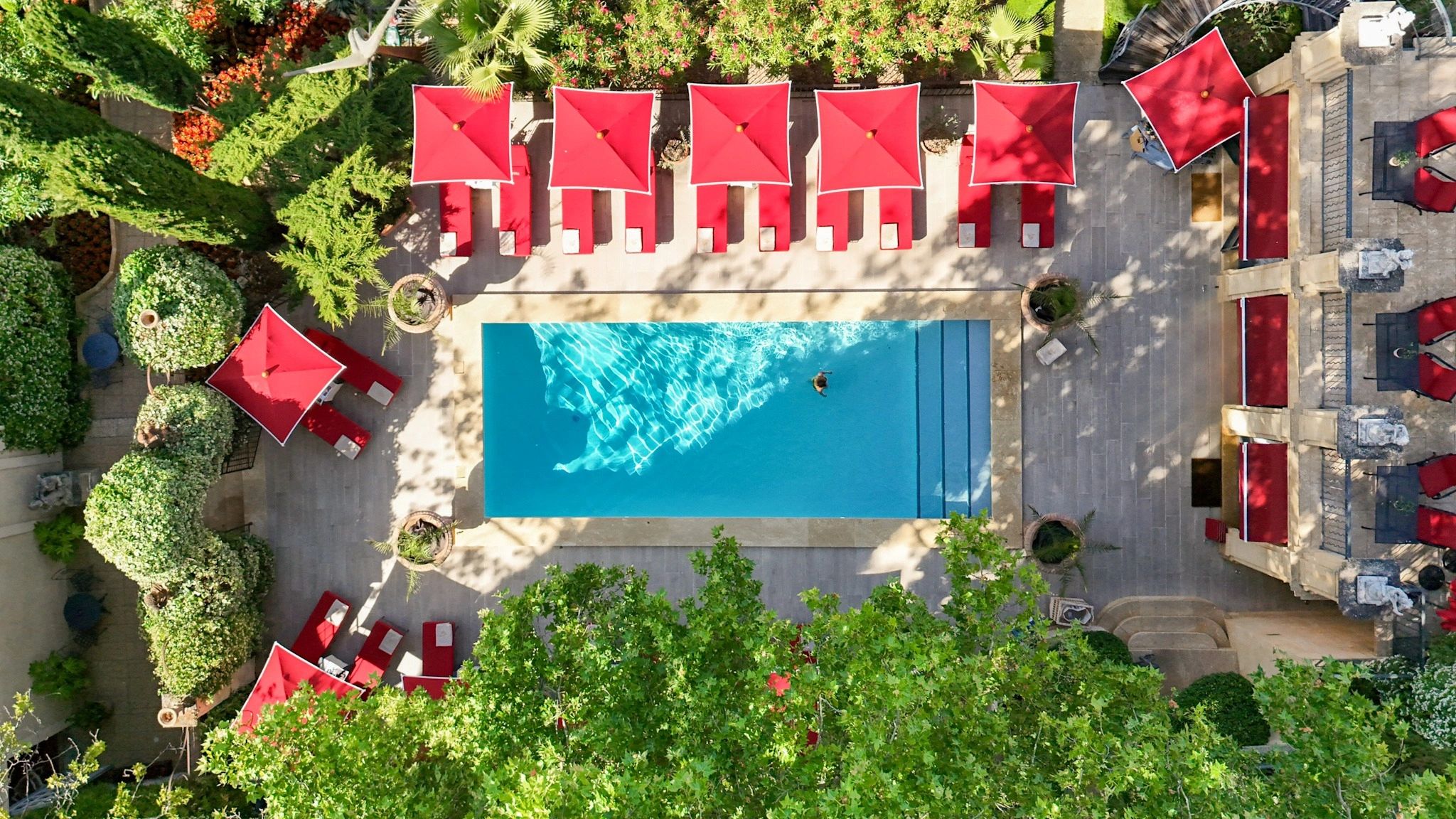 Vista aérea da piscina piscina externa - hotel com piscina - piscina ao ar livre - jardim privativo