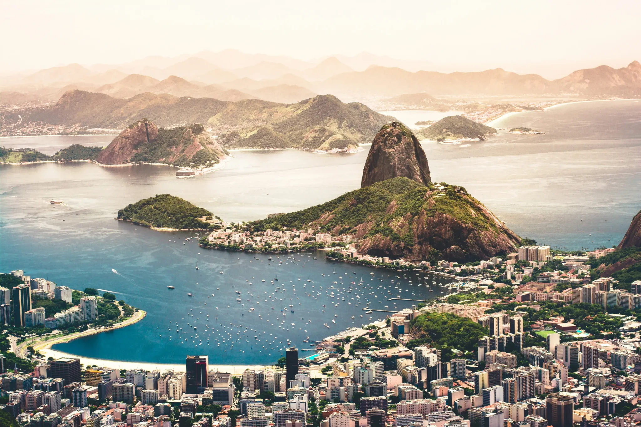 vista-aerea-baia-de-guanabara-pao-de-acucar-rio-de-janeiro