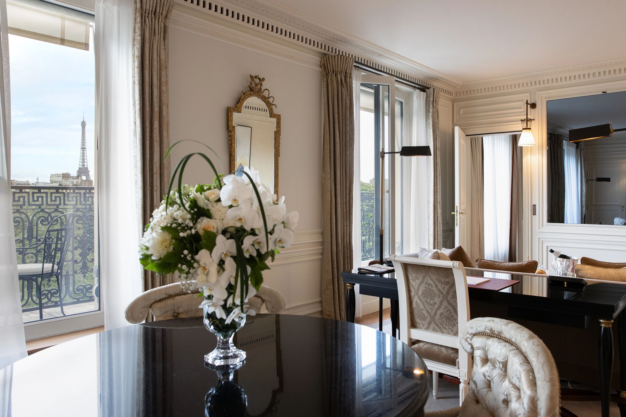 Eiffel Suite sala de jantar - suite ampla - suite classica - decoraçao classica - vista paris