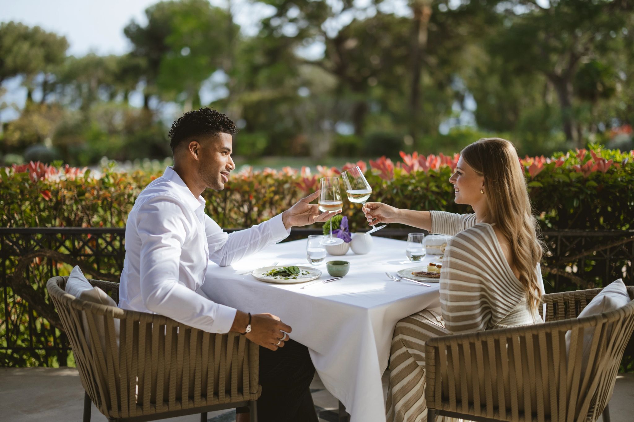 restaurante com terraço - refeiçoes ao ar livre - vista jardim 