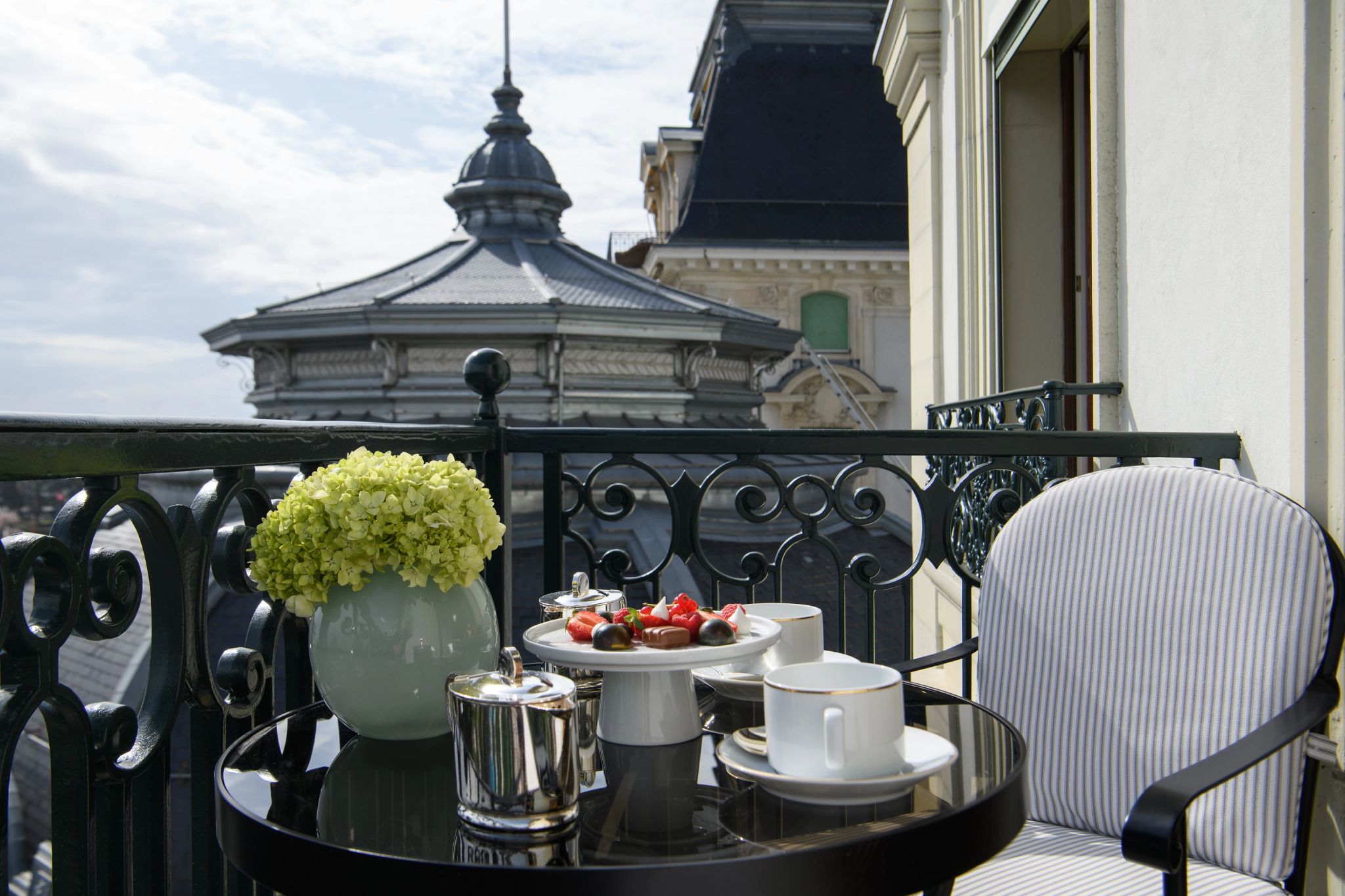 Junior Suite Beau Rivage  cafe de hotel – terraco privativo – varanda mobiliada