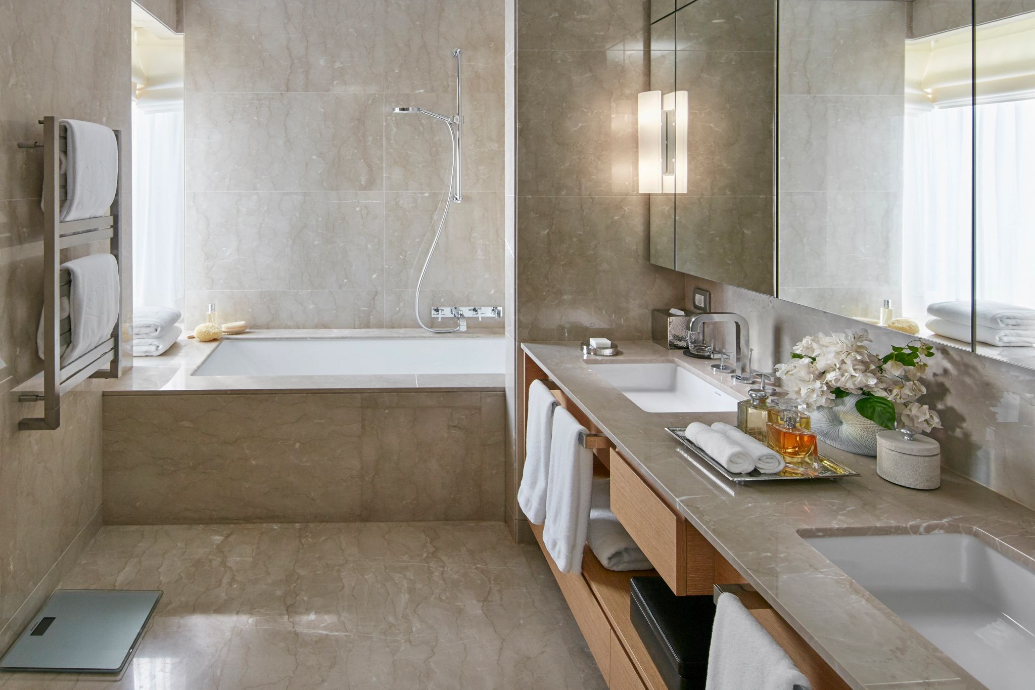 Three Bedroom Sea View Apartment banheira em marmore - banho premium - banho de banheira