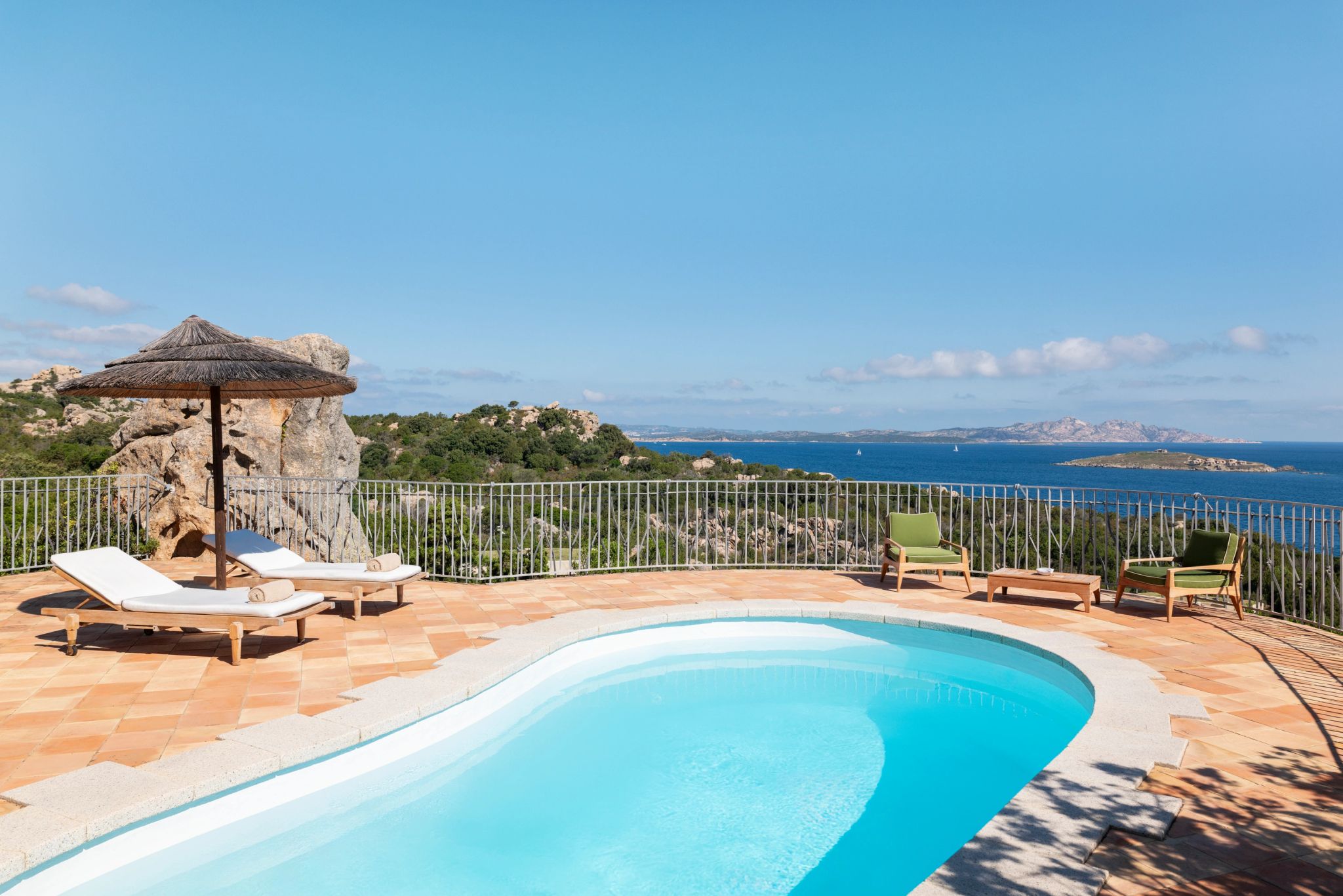 Roccia Pool Suite piscina frente mar - piscina externa - piscina privativa