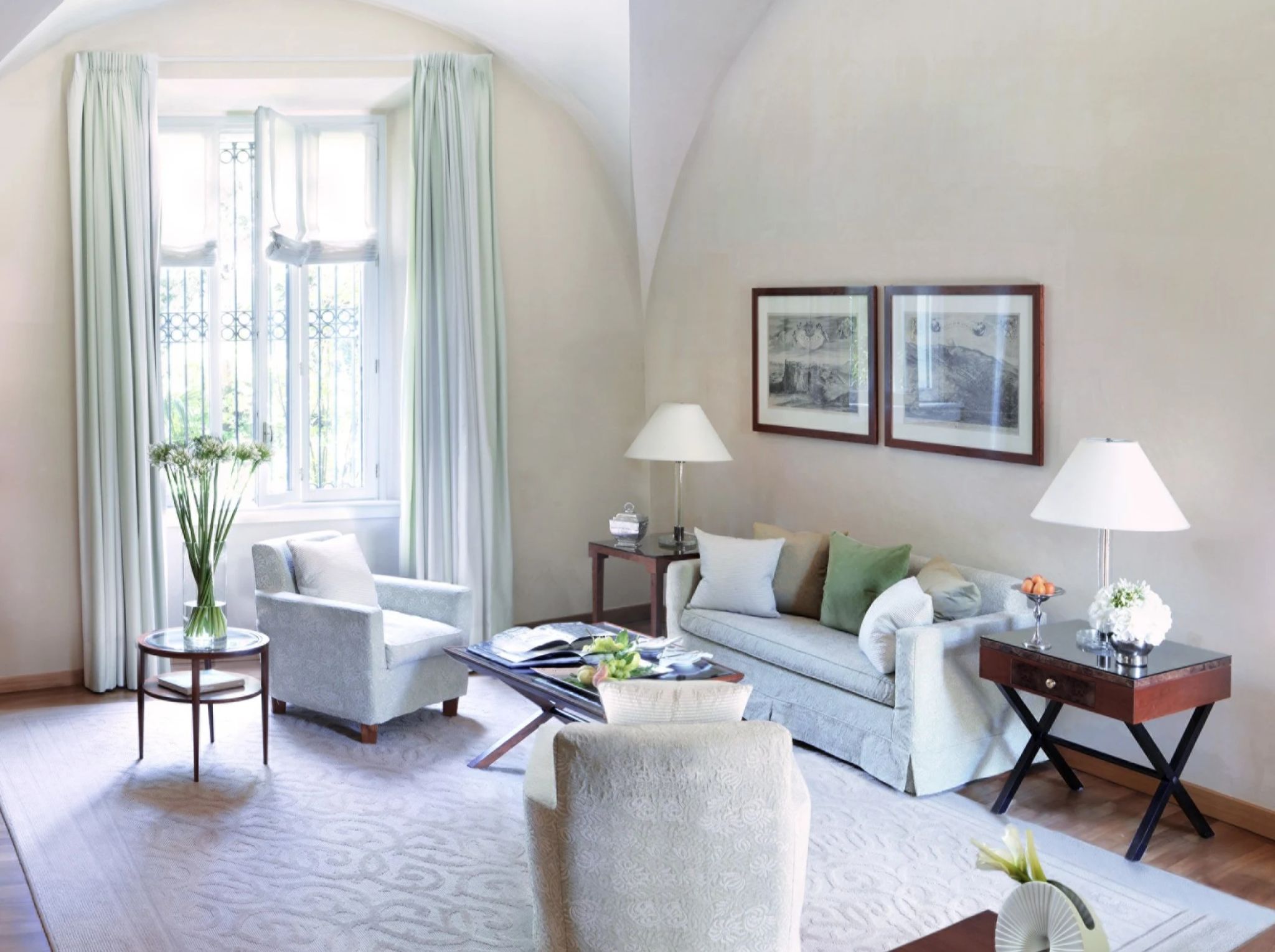 Cloister Suite suite com sala - suite ampla - sala privativa - pe direito alto